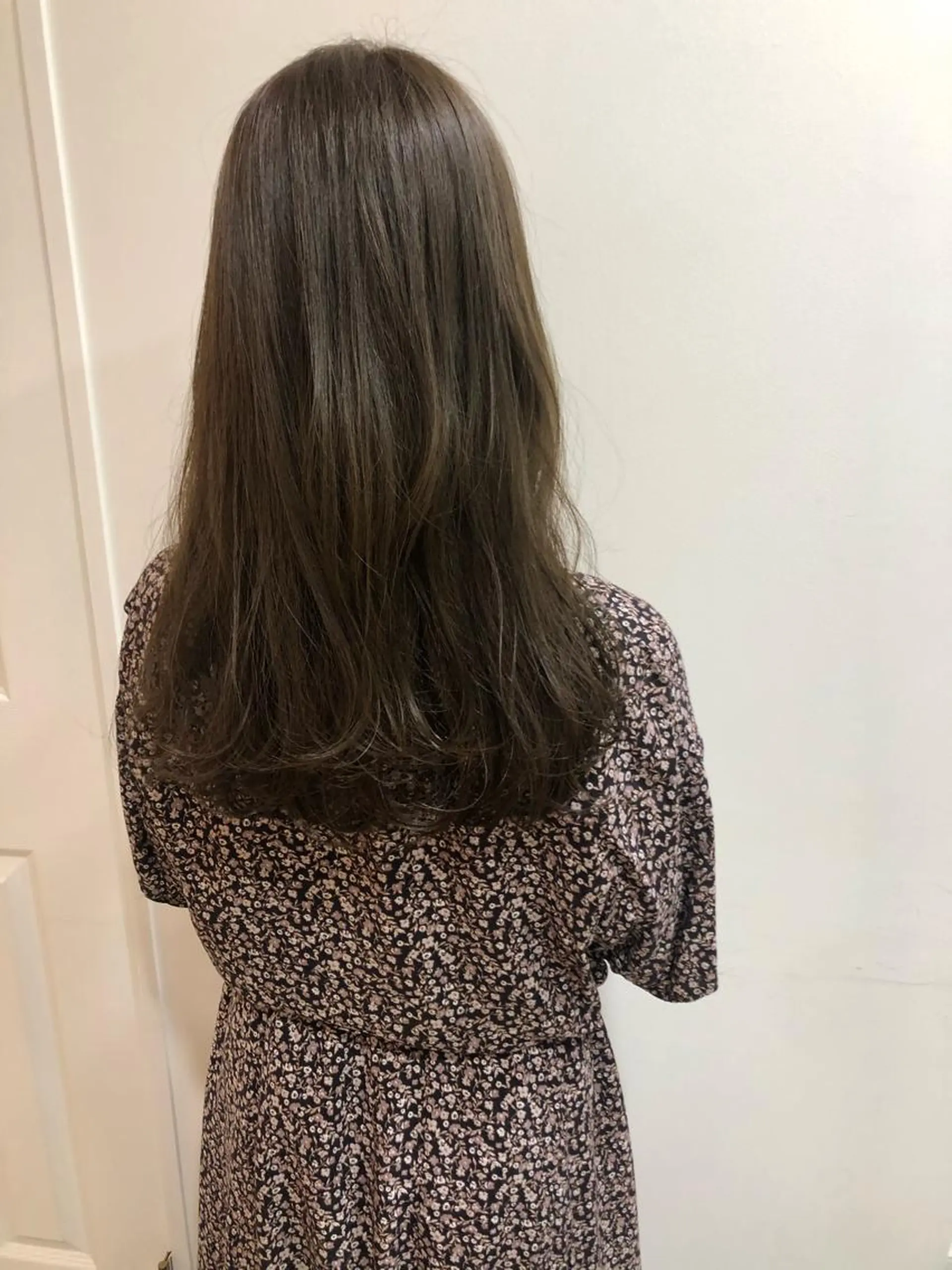 ロング カラー カット ヘアカラー トリートメント MIOベージュカラー 柔らかいカラーのヘアスタイル