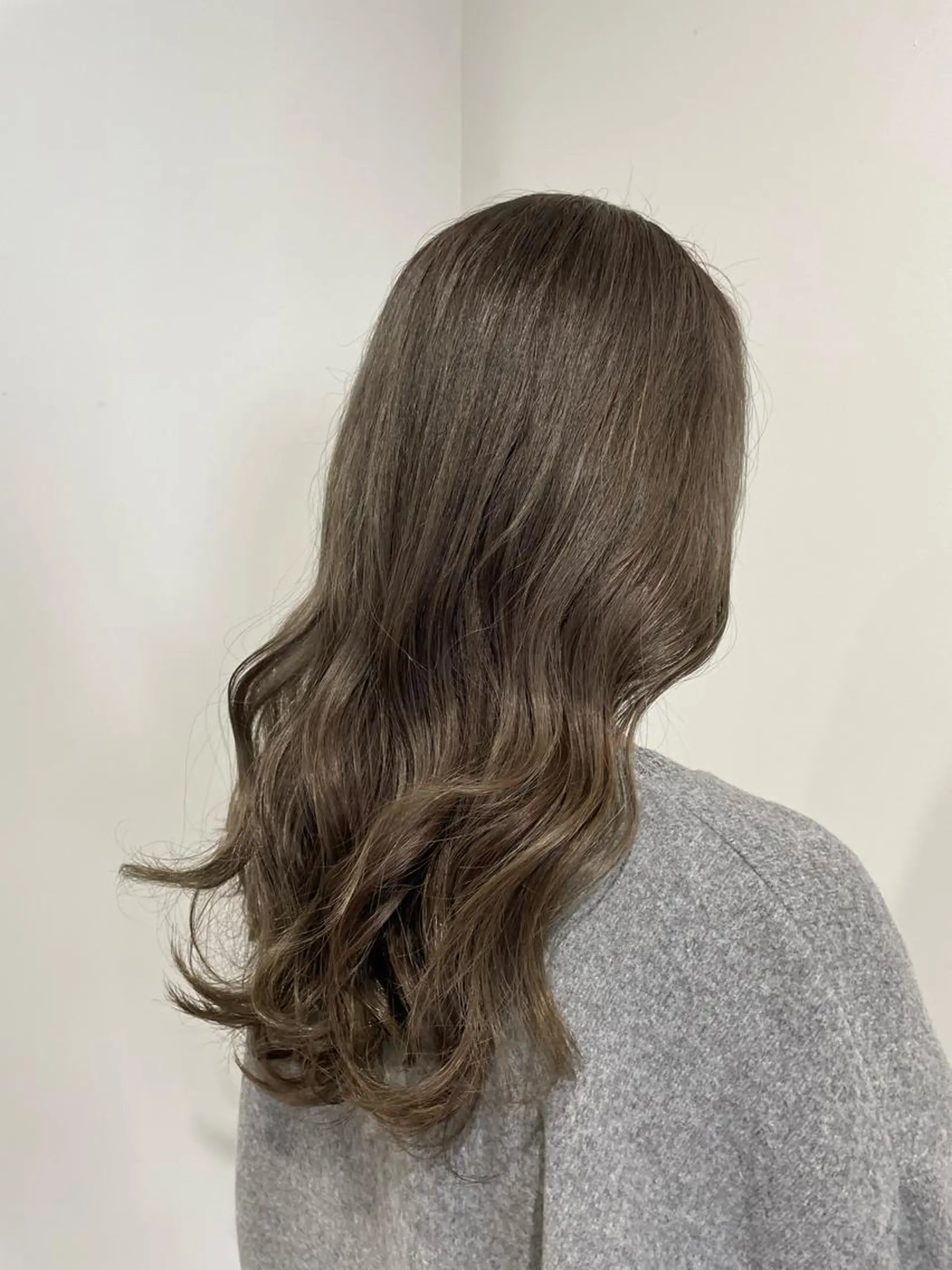 ロング カラー あずま みゆのヘアスタイル