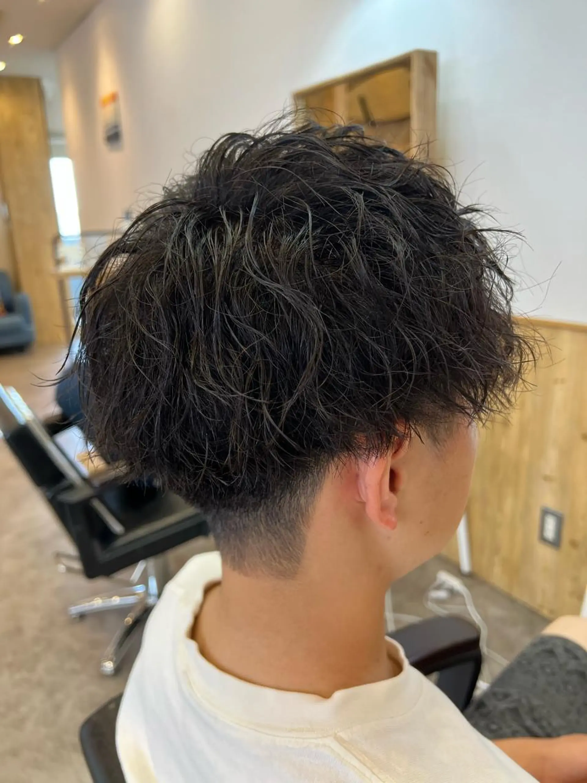 ショート パーマ メンズ マッシュ メンズパーマ ツイストスパイラルパーマ 刈り上げ スパイラルパーマ Agu hair lua 上越高田西店所属・佐藤祐輔 メンズパーマのヘアスタイル