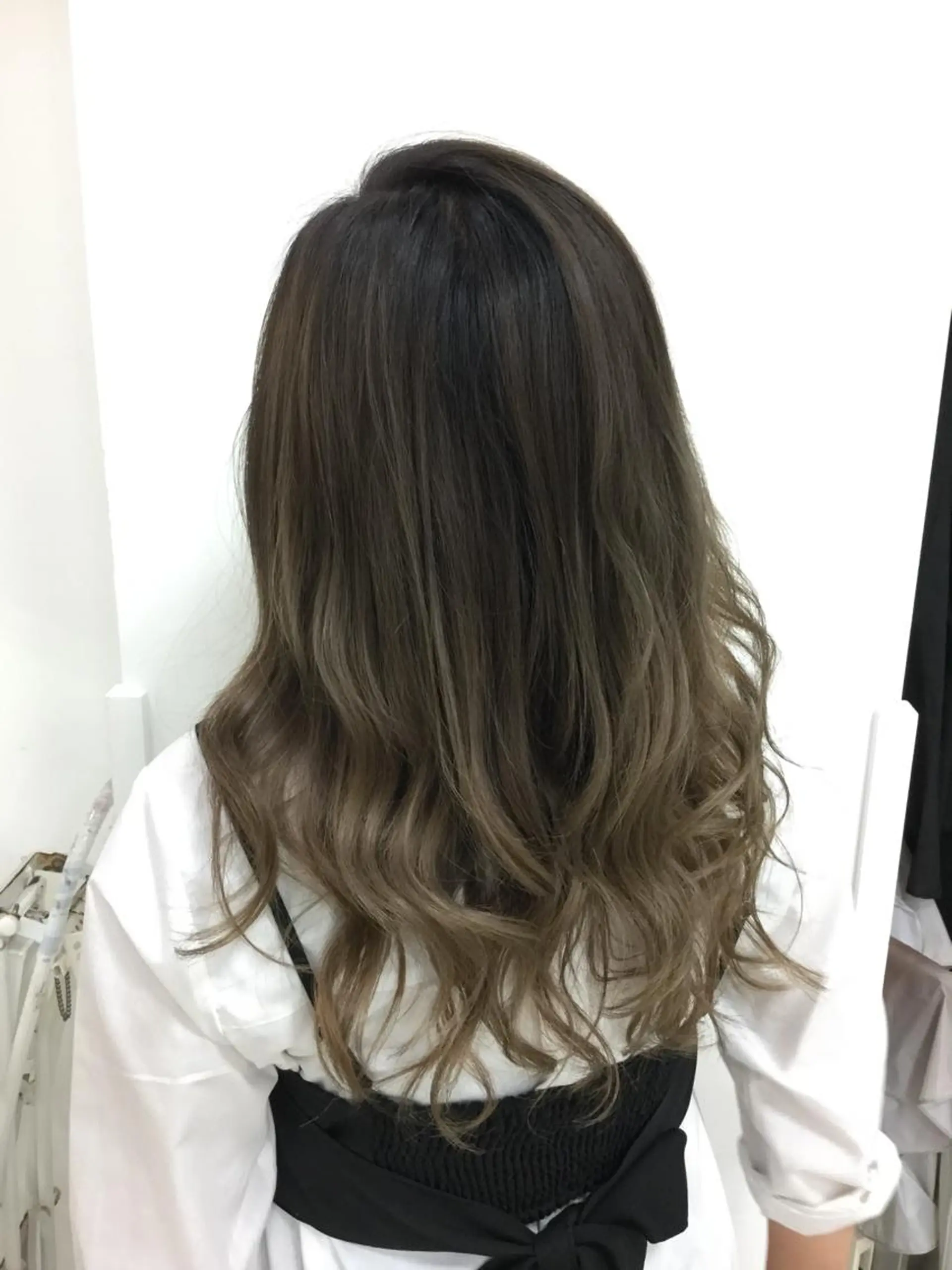 ロング カラー ブリーチ ハイライトカラー ハイライト Ash 山田 勇太のヘアスタイル