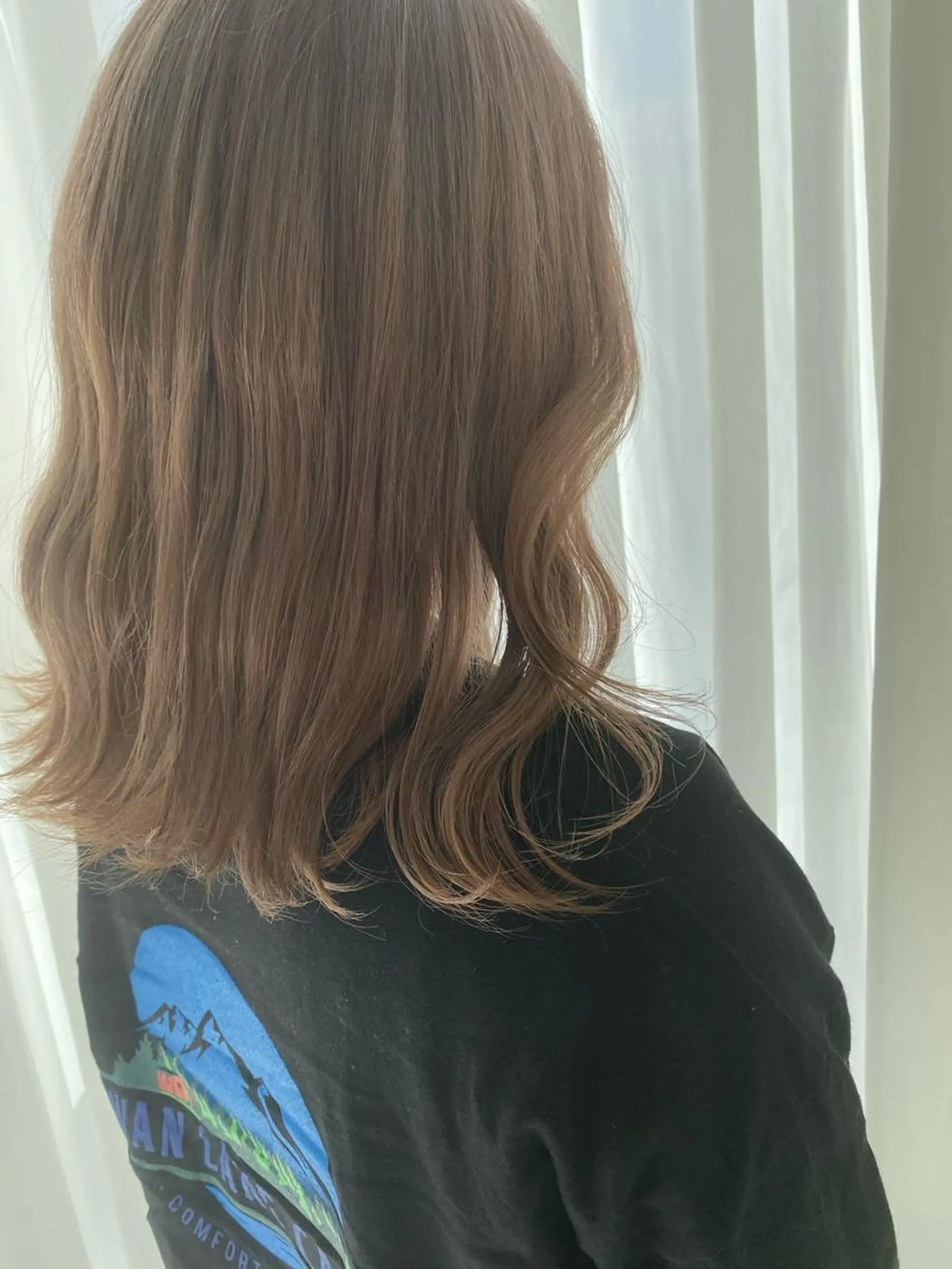セミロング カラー ベージュカラー ハイトーンカラー ミルクティーベージュ ナツミ/透明感カラー /酸性ストレートのヘアスタイル