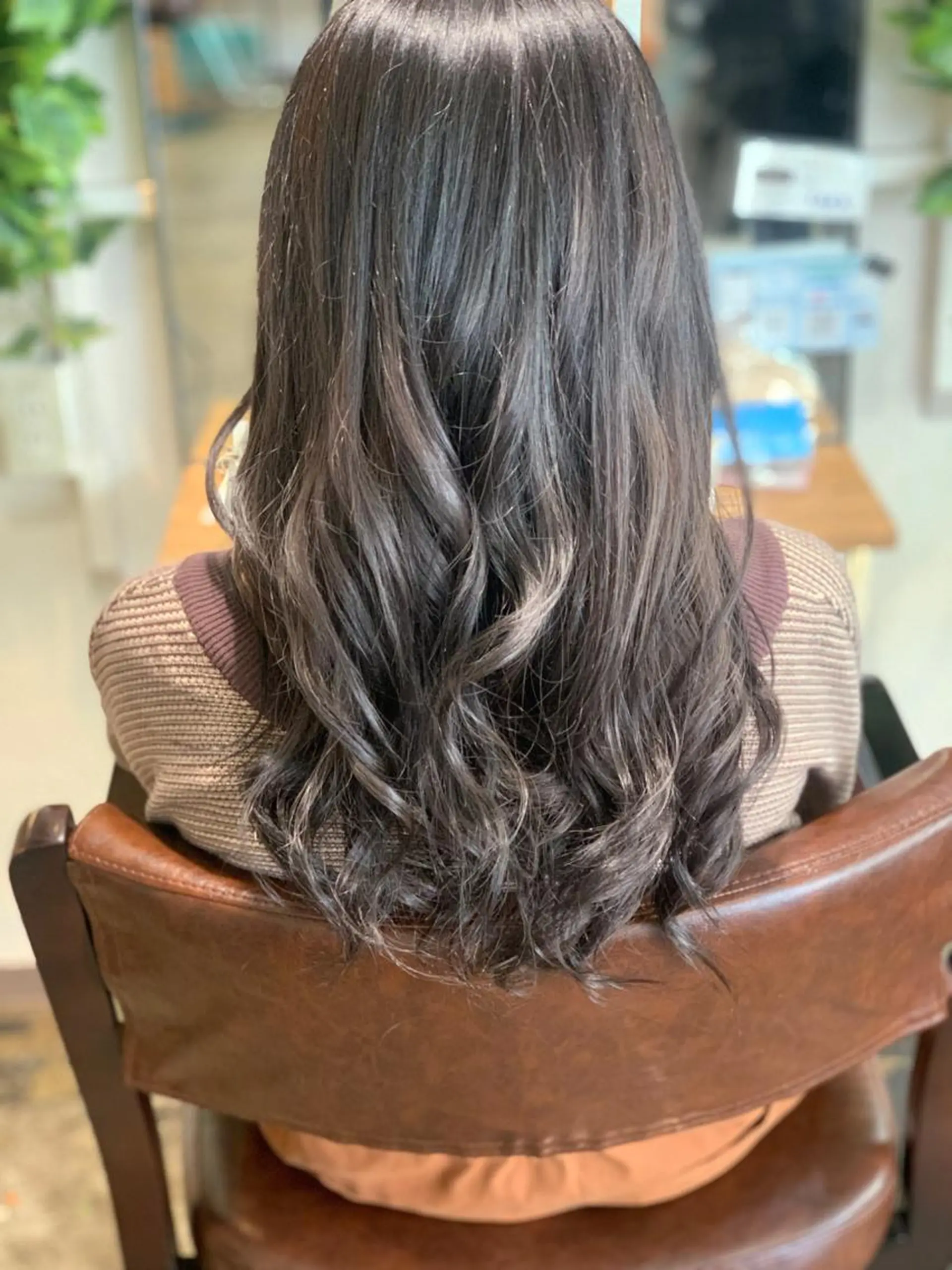 ロング カラー ブリーチ ダークグレー ダークグレージュ グレージュ ハイライト✨髪質改善 TAKAさんです😊のヘアスタイル