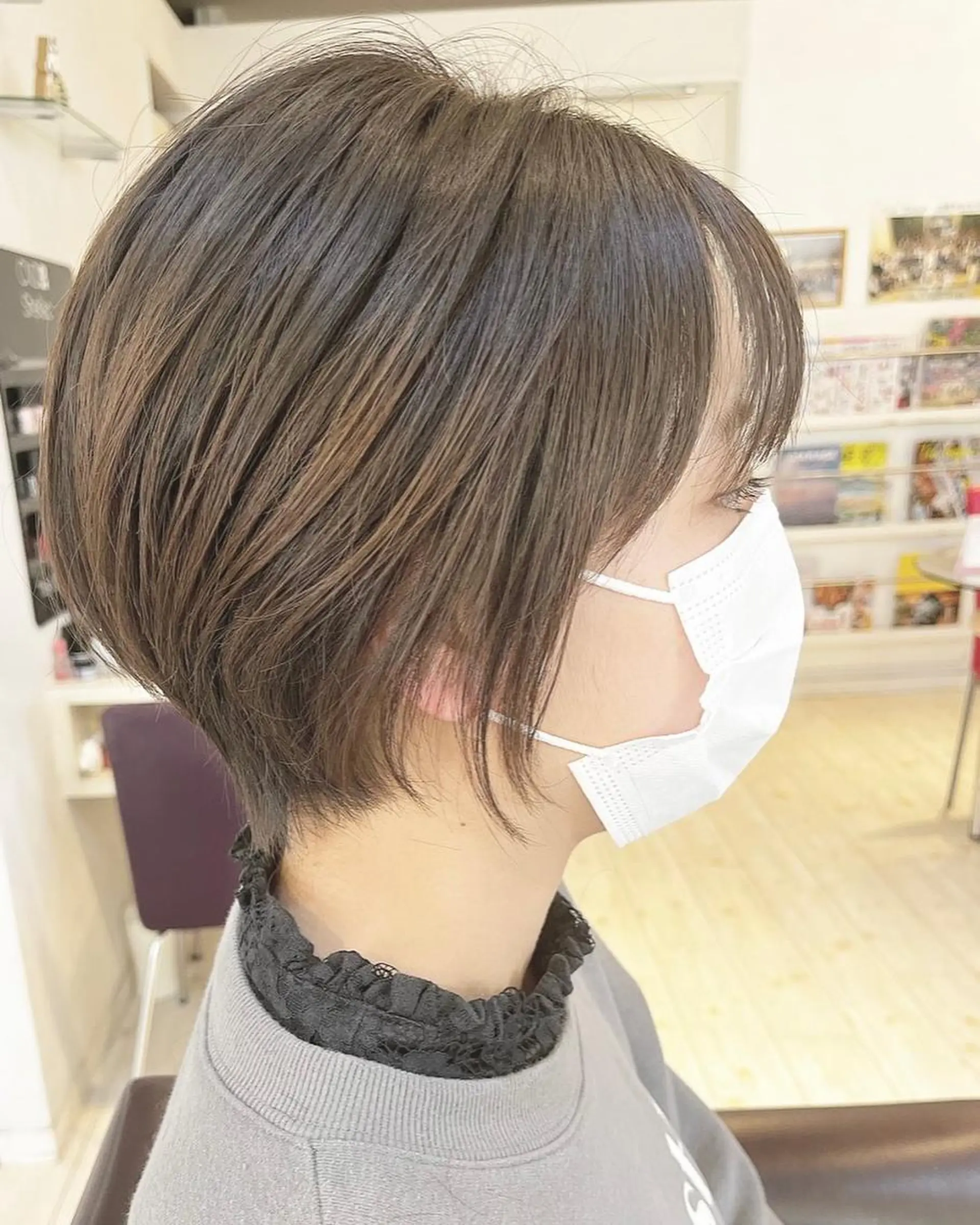 ショート カラー ショートボブ グレージュ ハイライトカラー ボブ くびれヘア favorite b Charmeのヘアスタイル