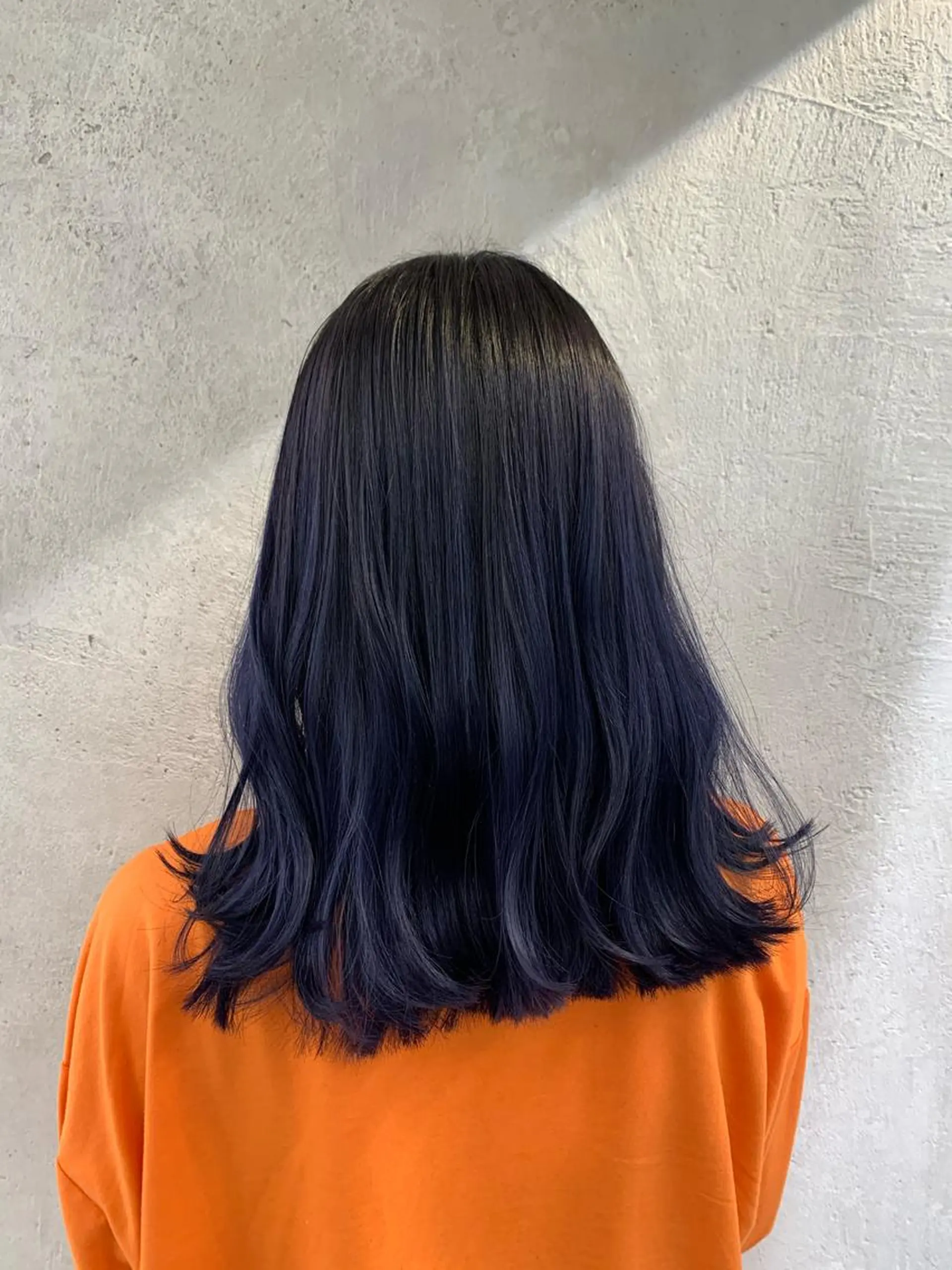 ミディアム ヘアカラー 及川シゲル 髪質改善講師のヘアスタイル