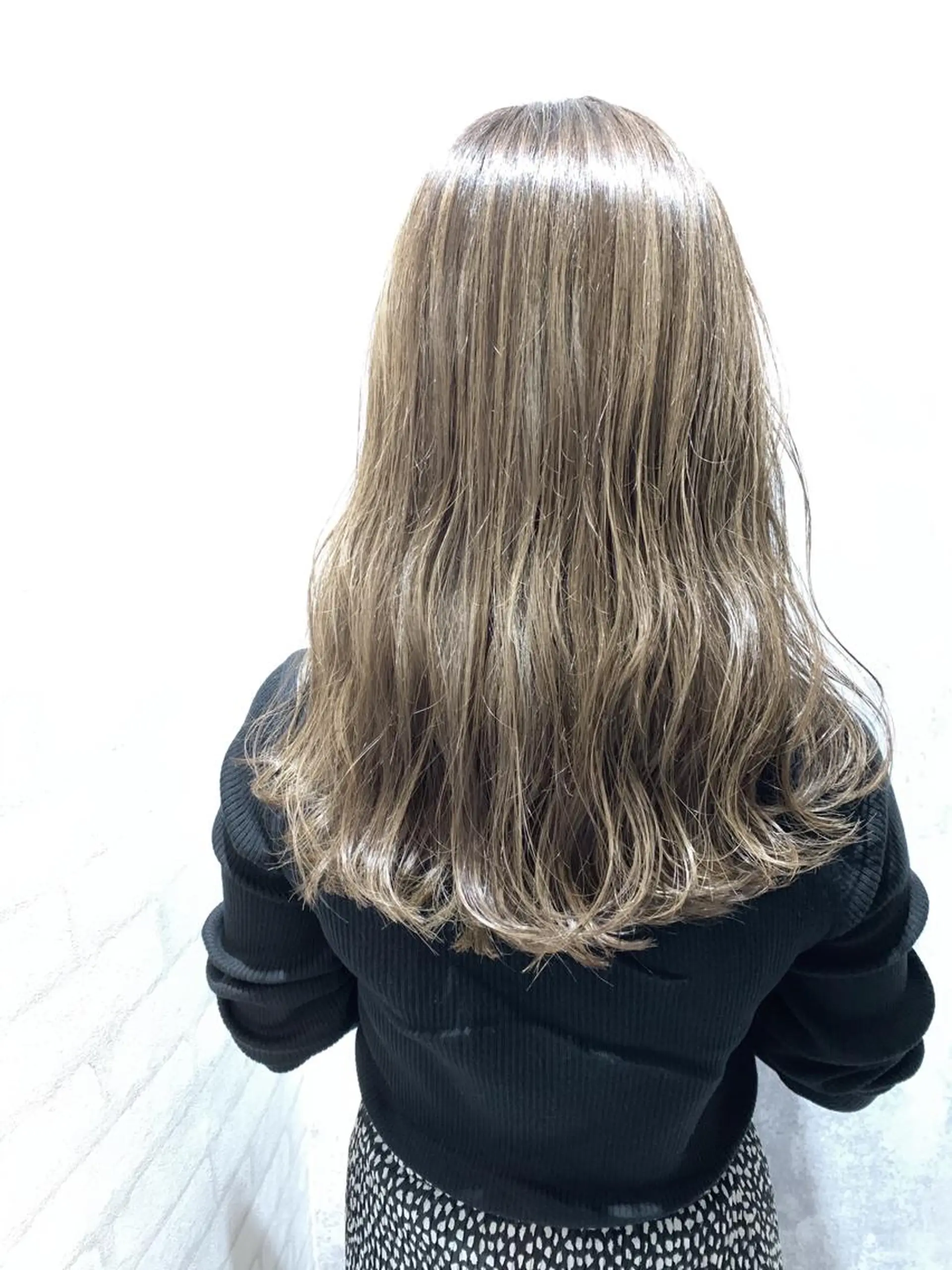 セミロング カラー セミロングパーマ アディクシーカラー アッシュ バレイヤージュ ブリーチ ヘアカラー トリートメント Zina福岡天神店 艶髪/レイヤー/小顔のヘアスタイル