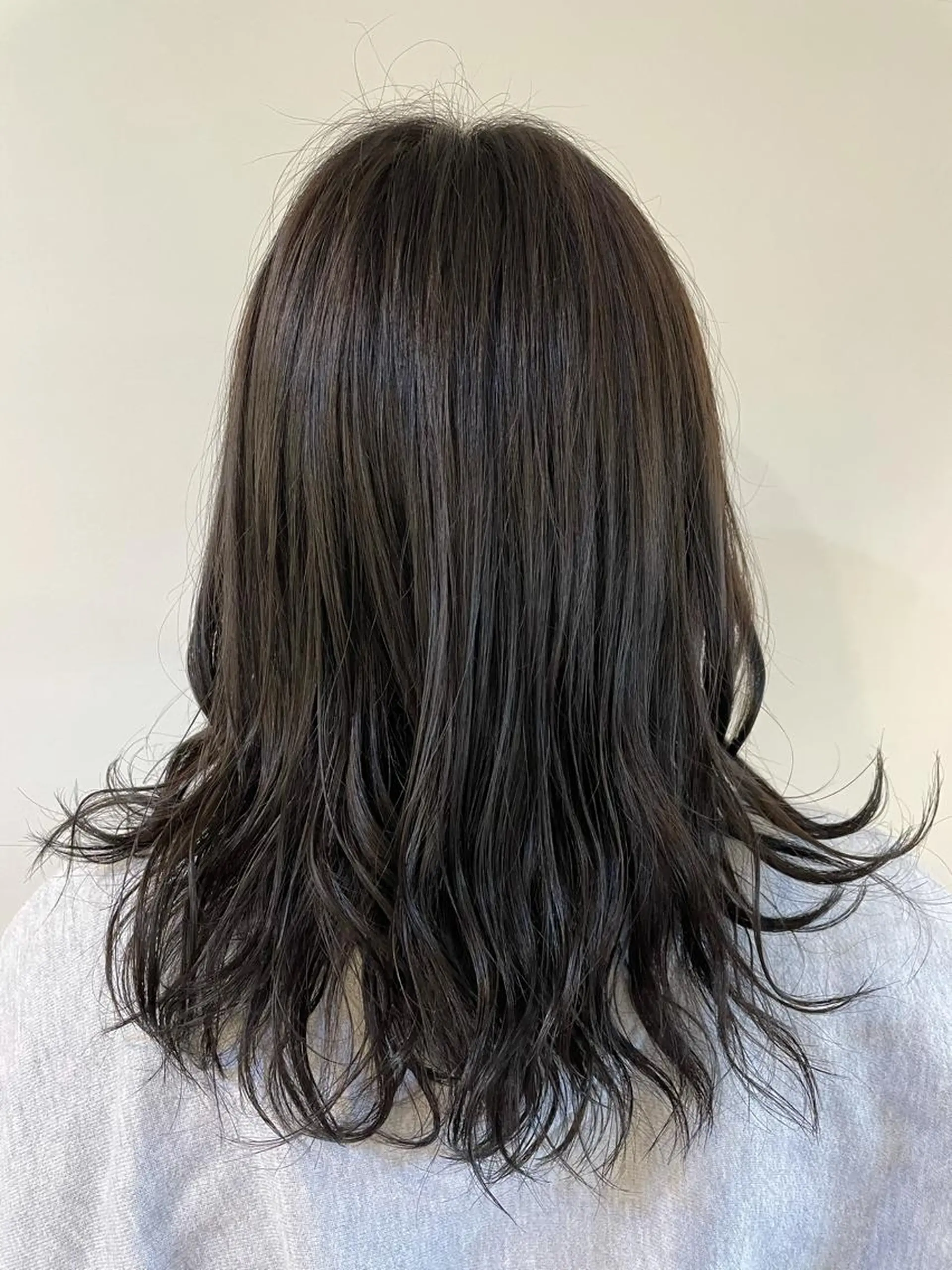 セミロング カラー ブルーカラー 透明感カラー 悠 亜のマツエク・マツパデザイン