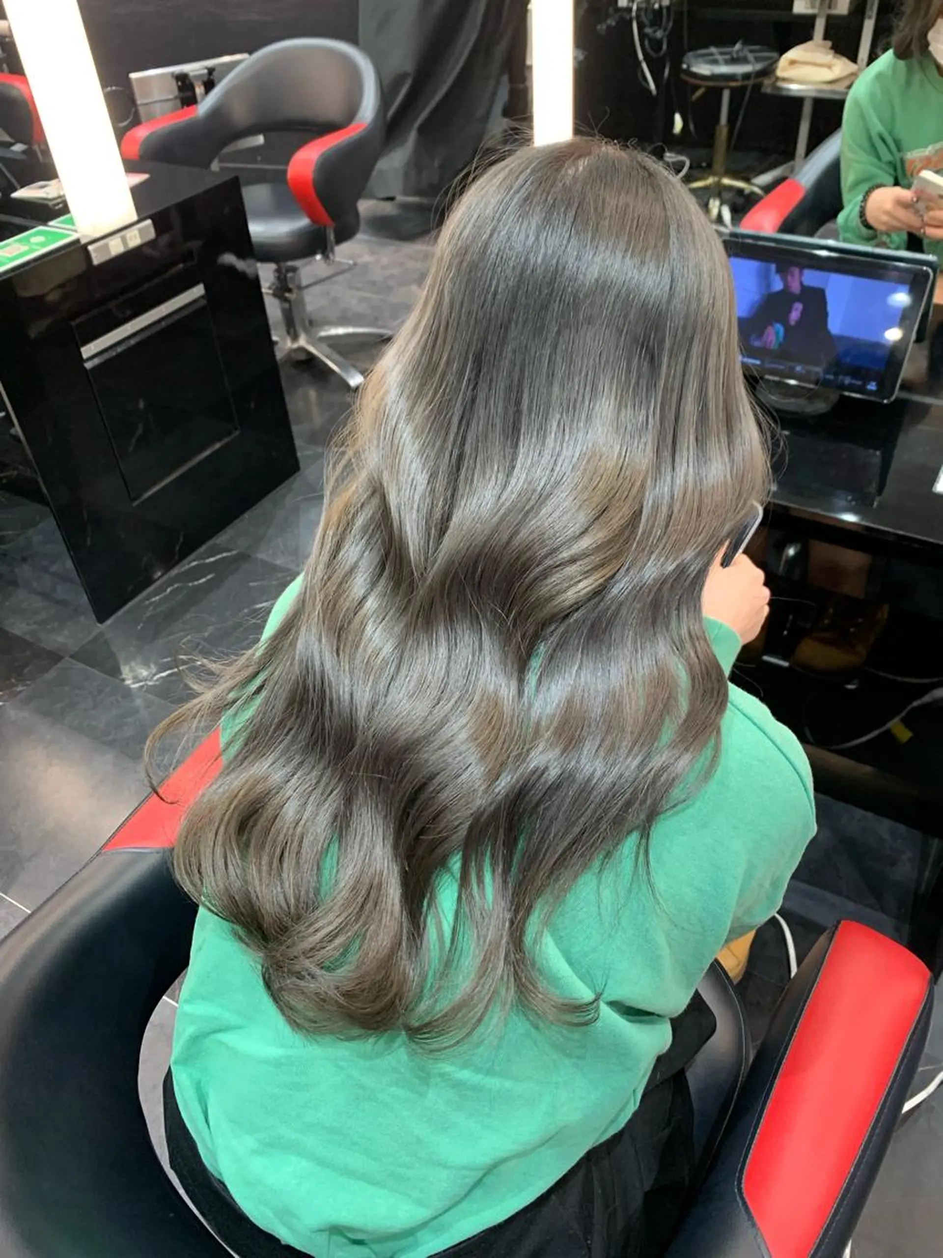 ロング カラー ブリーチ 艶髪/白髪ぼかし ヘッドスパ/大野結菜のヘアスタイル