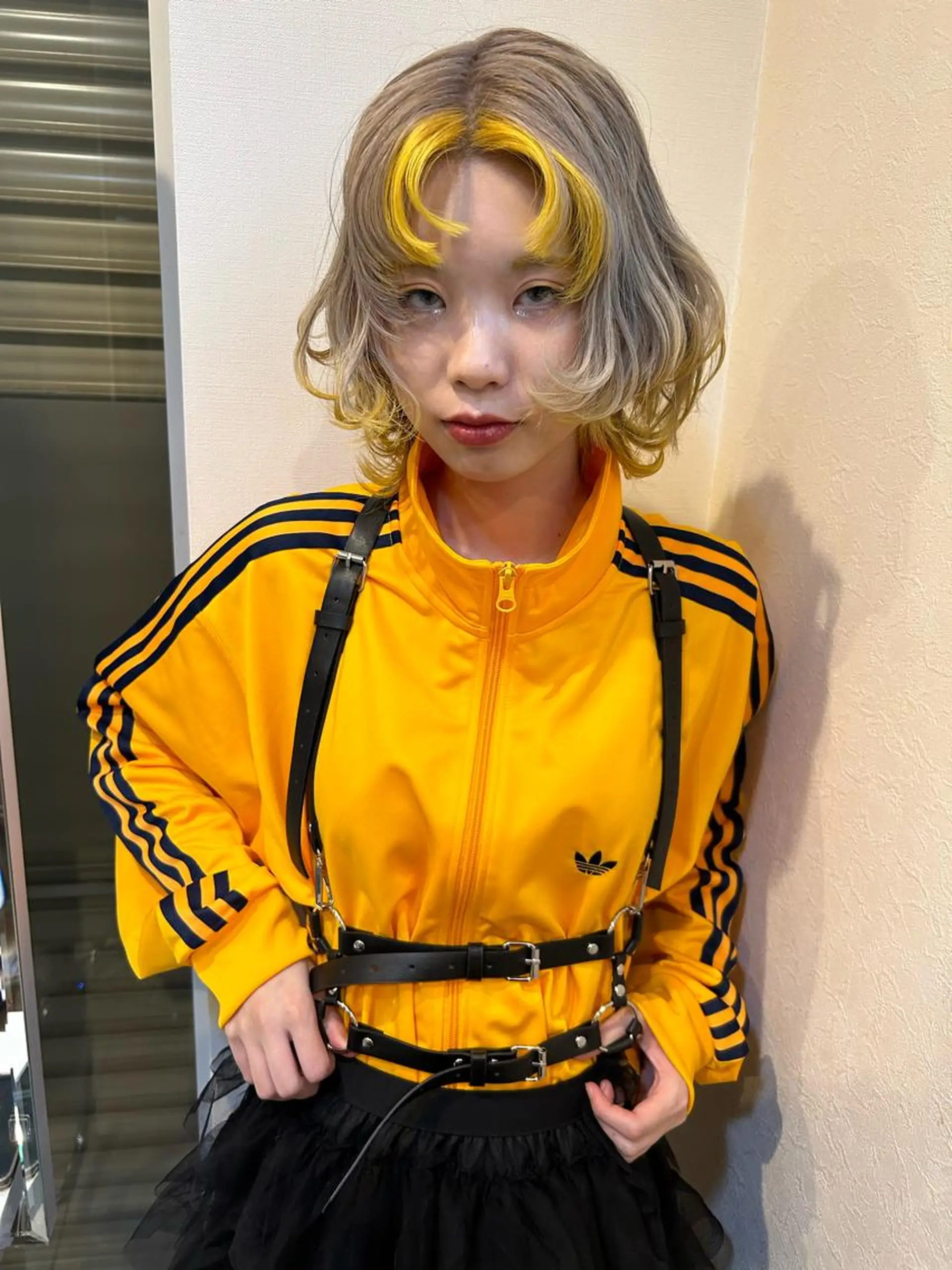 ショート カラー ブリーチ ウルフカット 秋津 琉花のヘアスタイル