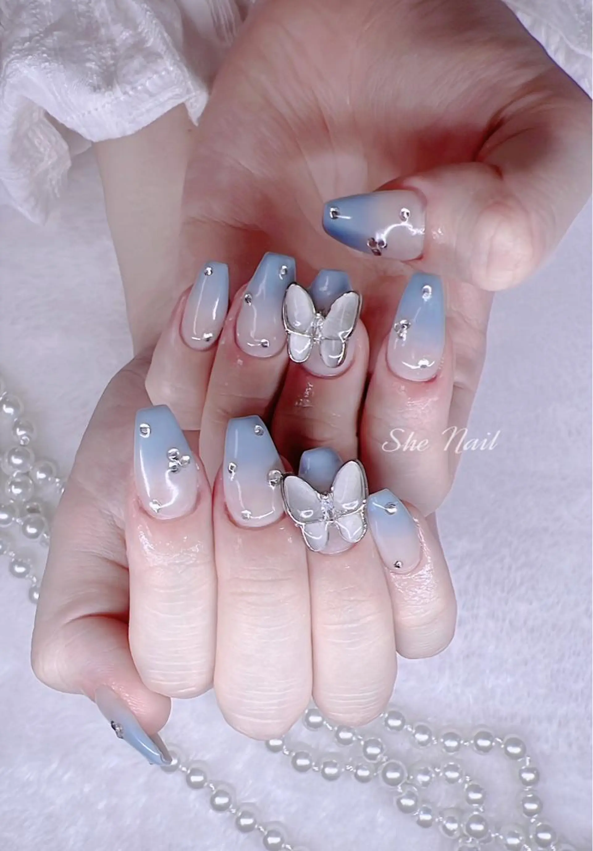 ネイル チークネイル 長さ出し フレンチネイル グラデーション キラキラネイル She   Nail所属・ISA_ BELLAのネイルデザイン