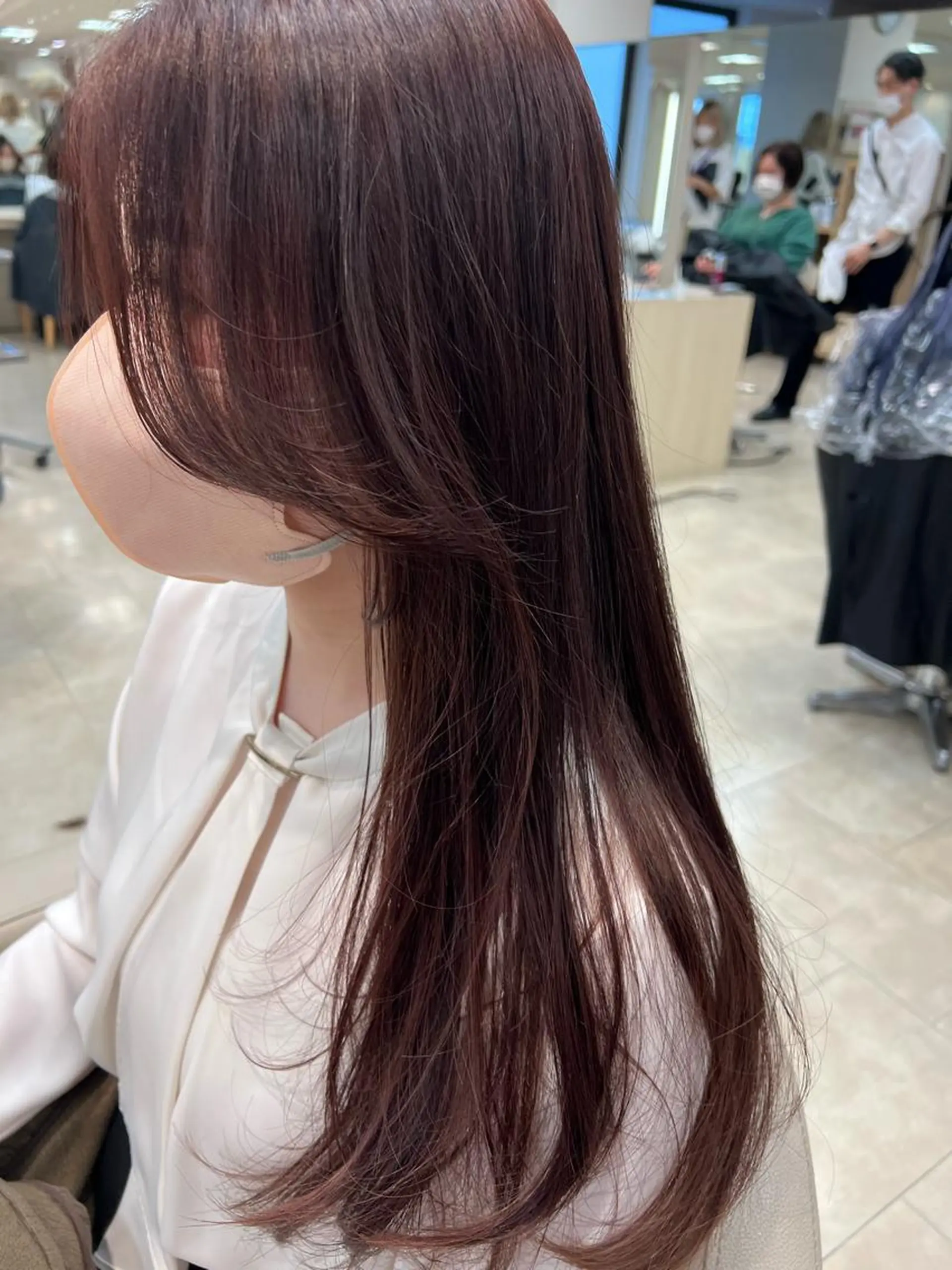 ロング カラー カシス レッドカラー カット ヘアカラー トリートメント 似合わせ.ﾍｱｾｯﾄ 得意🌹井上美沙のヘアスタイル