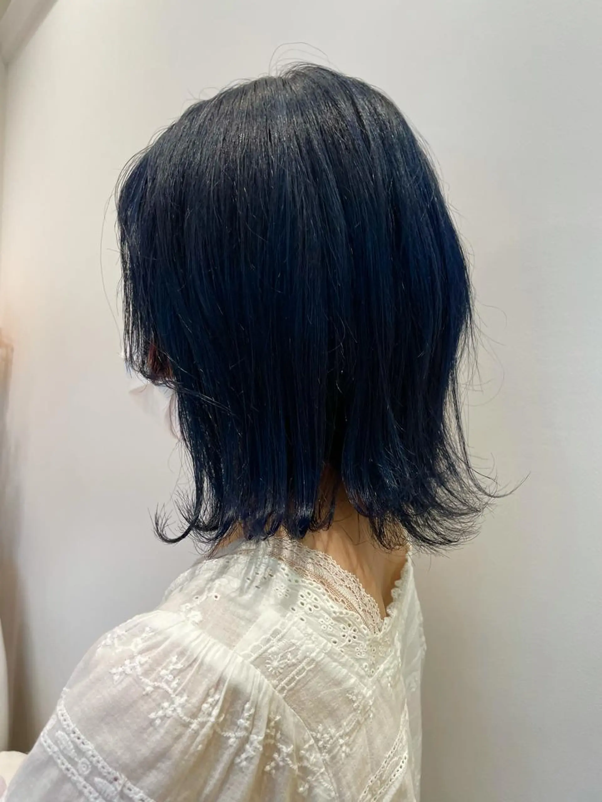 ミディアム カラー 黒髪 ブリーチ ブルーカラー ブルーブラック 韓国ヘア🤍 慎之介のヘアスタイル