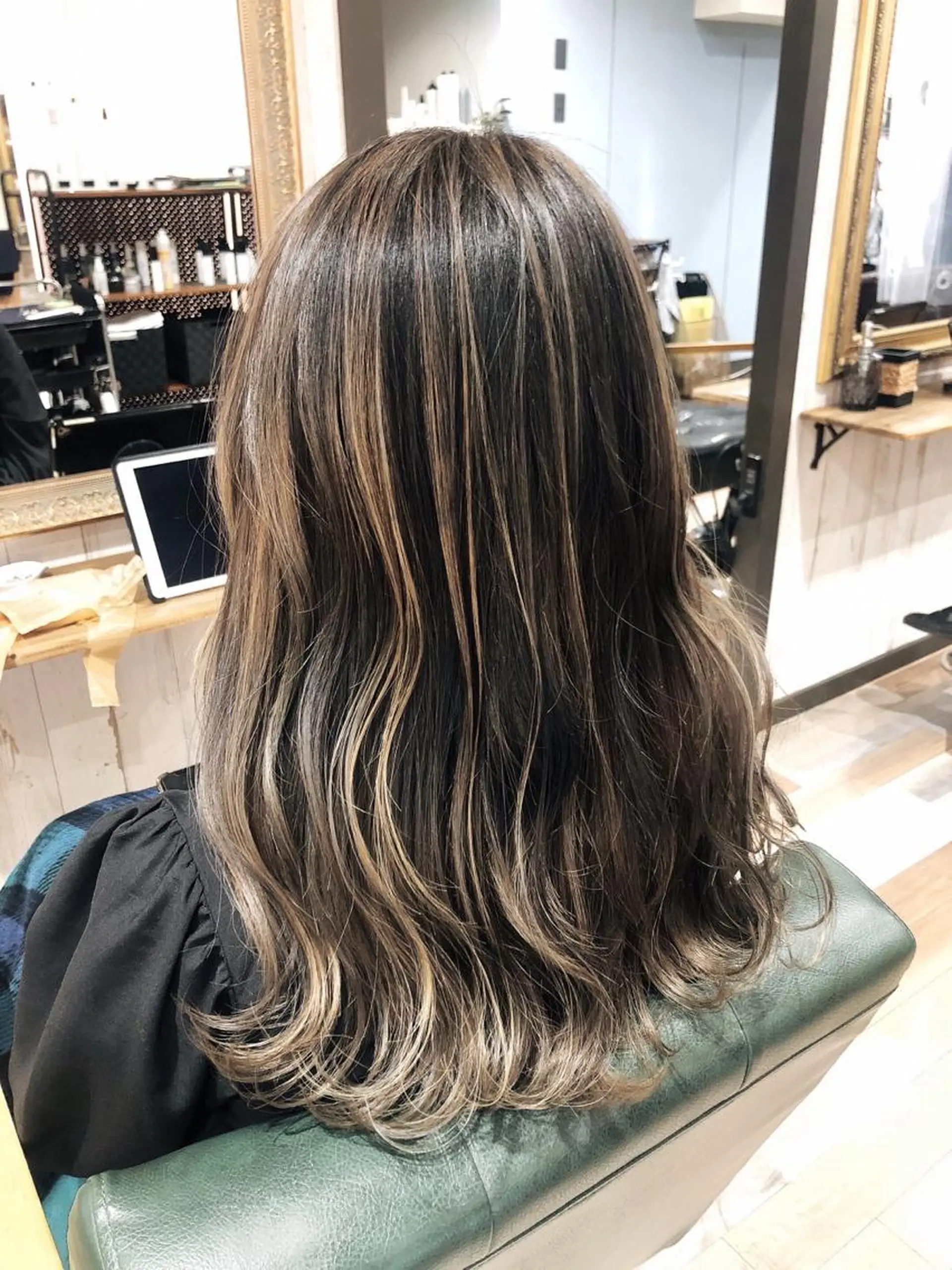 ロング レイヤーカット カット ヘアカラー トリートメント 山崎 晃治のヘアスタイル