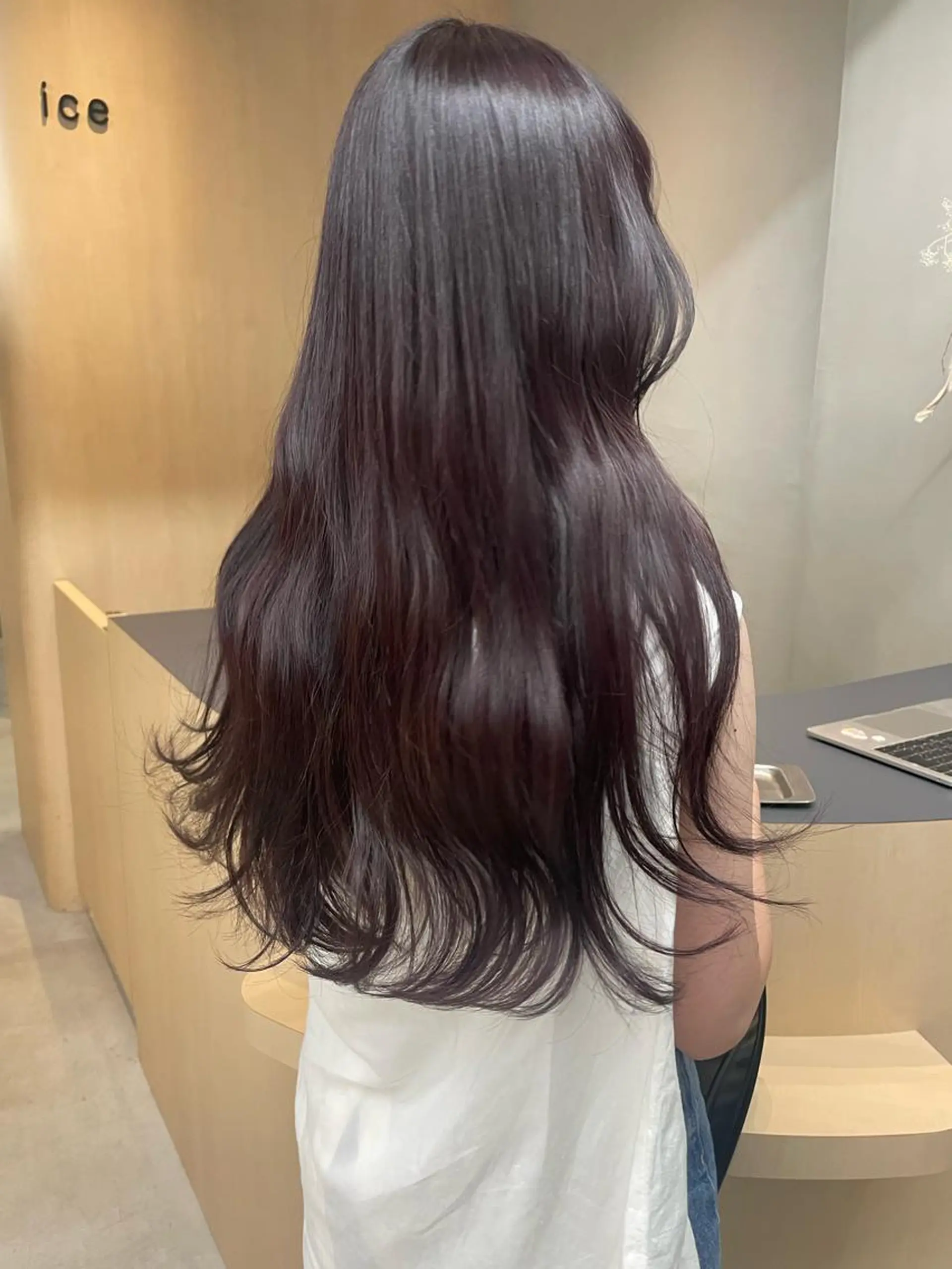 カラー 若月 あやかのヘアスタイル