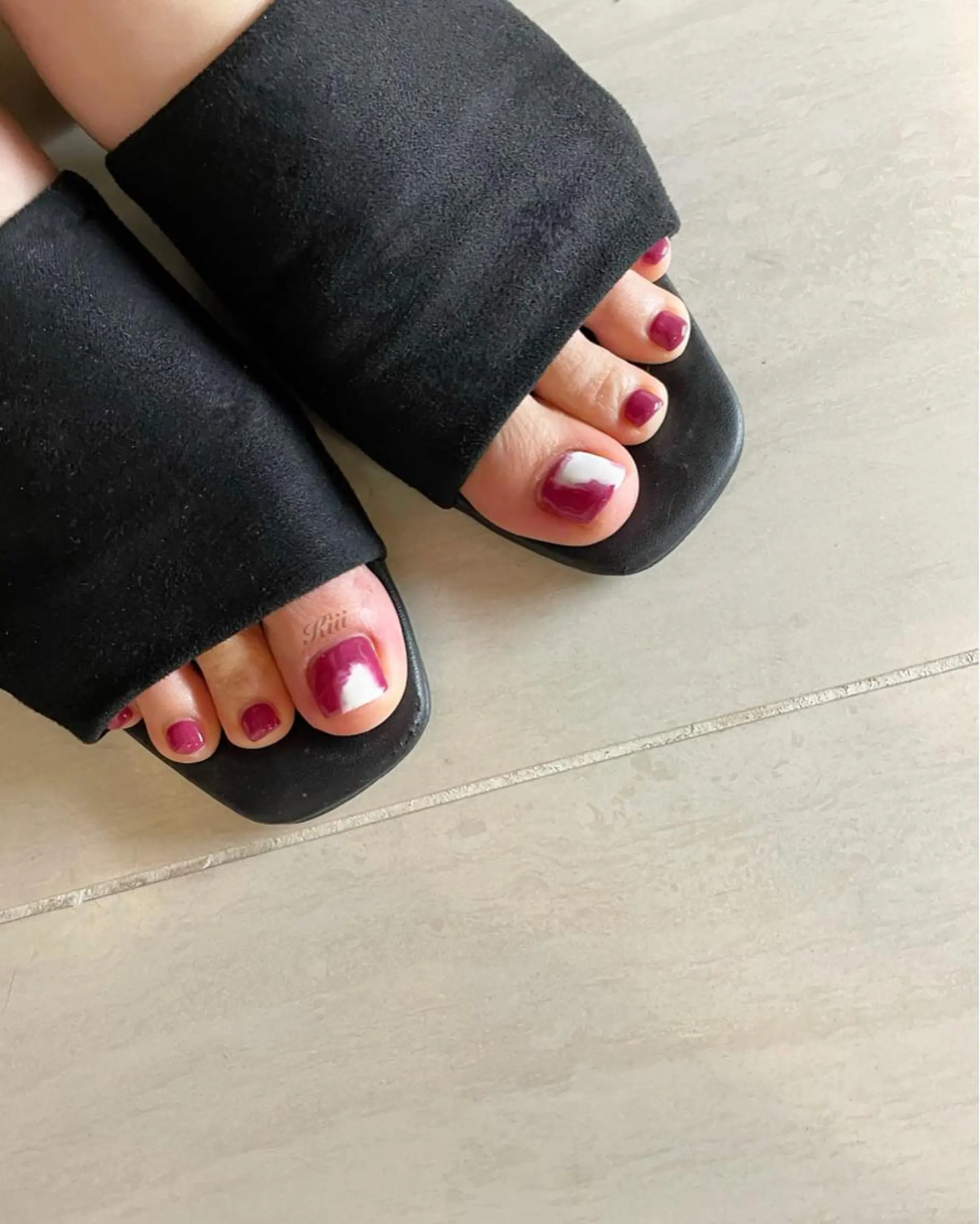 ネイル フットネイル ハンドネイル フットネイル kiii.__ ✴︎*のネイルデザイン
