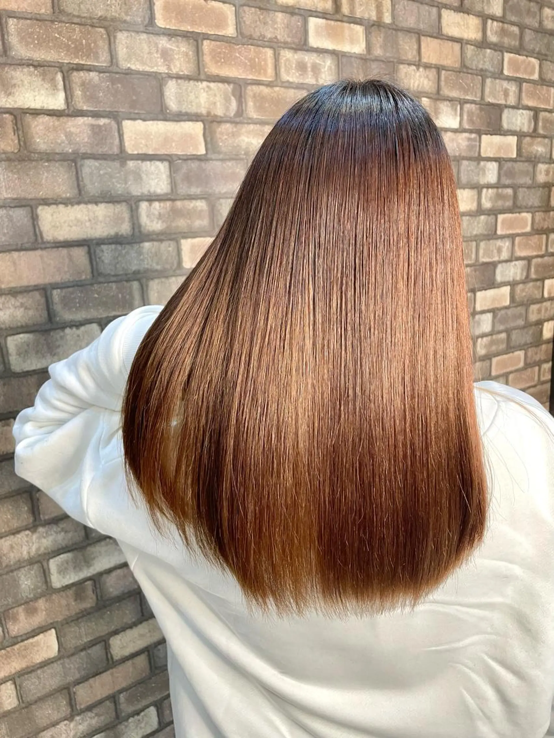 セミロング 縮毛矯正 🔷ブリーチバレイヤ ージュ🔷飯野達也のヘアスタイル