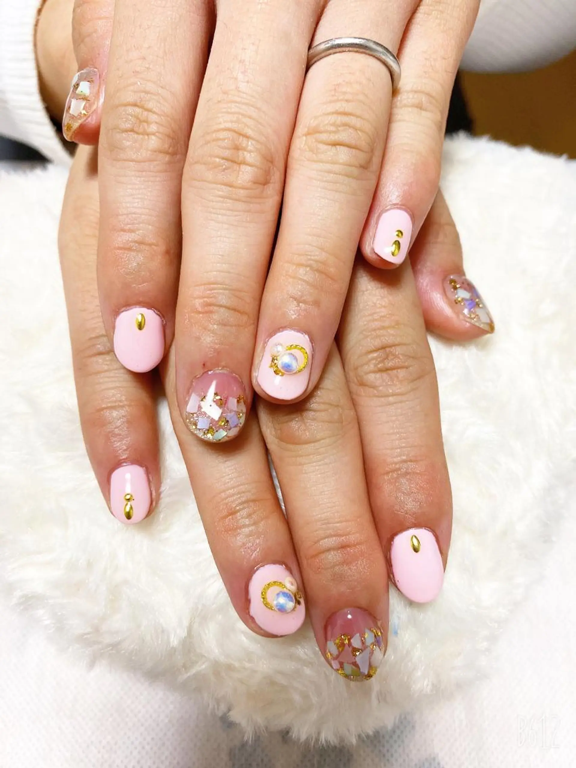 ネイル The Best Beauty受付担当のヘアスタイル