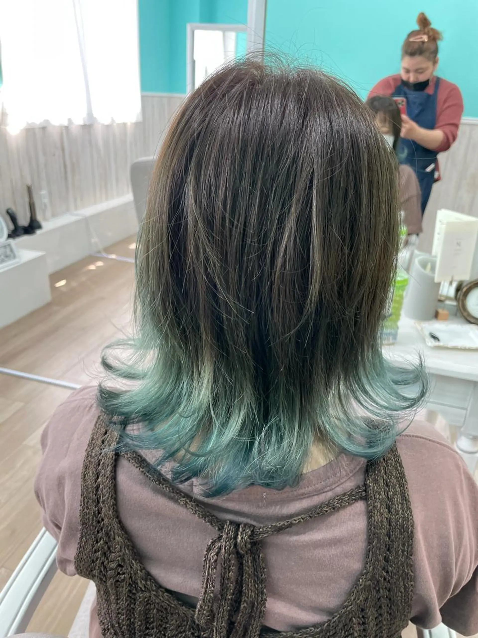 セミロング 外ハネヘア ヘアカラー トリートメント 🐆アンドウ チカコ🦓のヘアスタイル