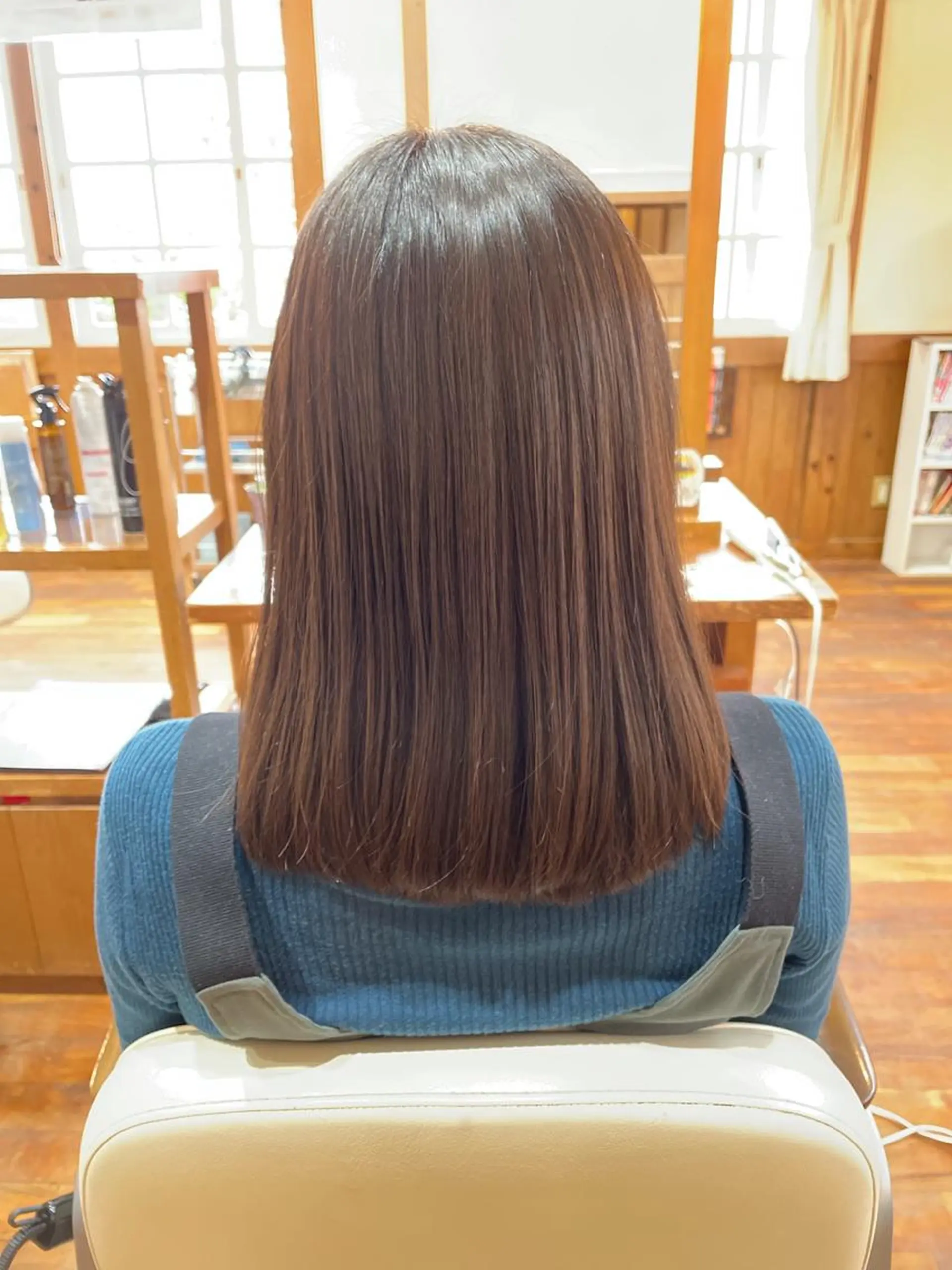 セミロング カラー 髪質改善 岩井 佑城のヘアスタイル