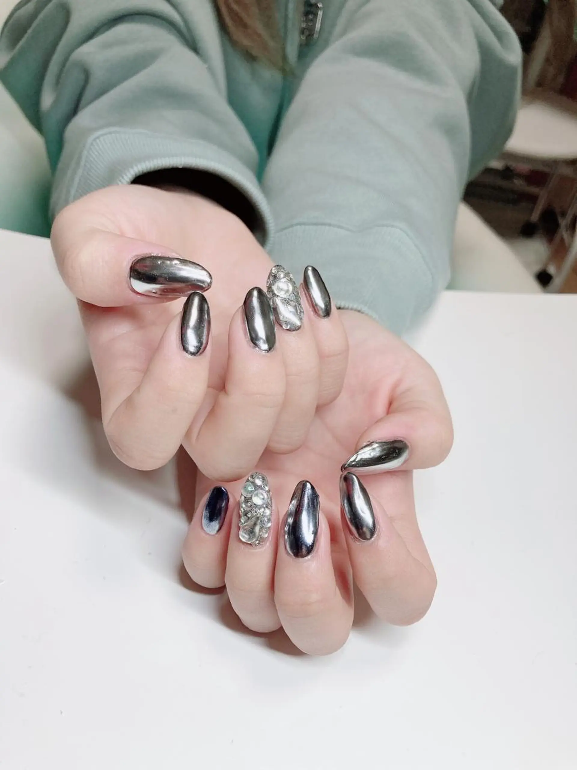 ネイル ミラーネイル シルバー YunAsu ひぃちゃんのエステ・リラクイメージ