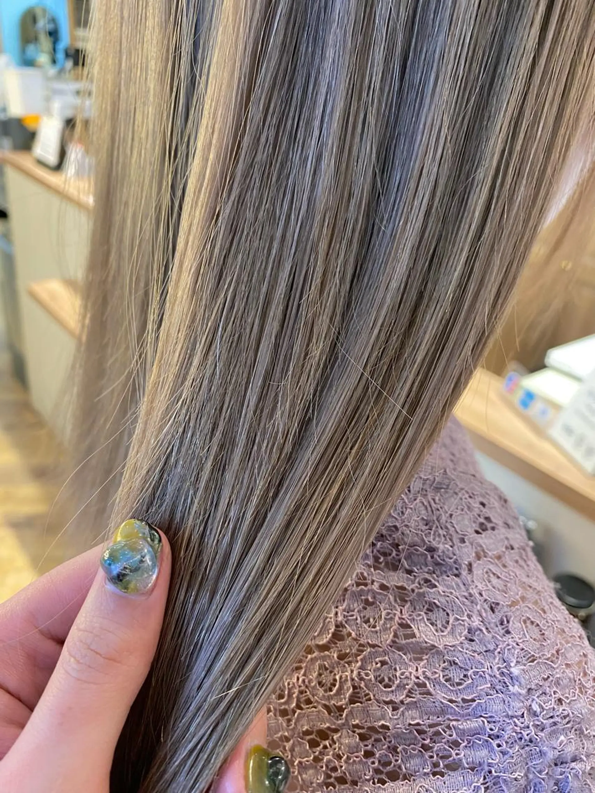 セミロング カラー ベージュカラー ブリーチ ミルクティーベージュ 遠藤沙也加 /レイヤーカットのヘアスタイル