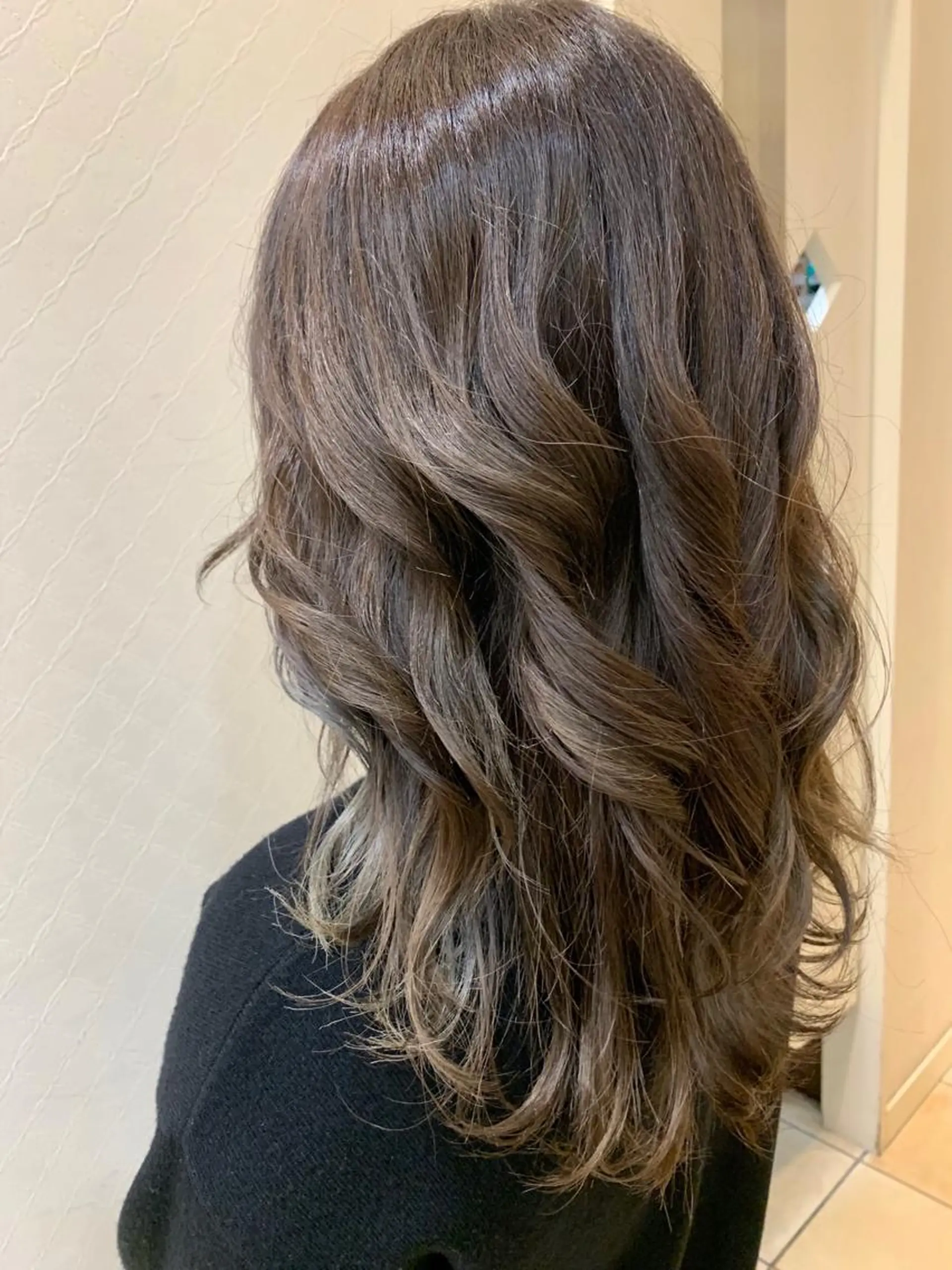 ロング カラー カット ヘアカラー トリートメント 岩本 菖のヘアスタイル