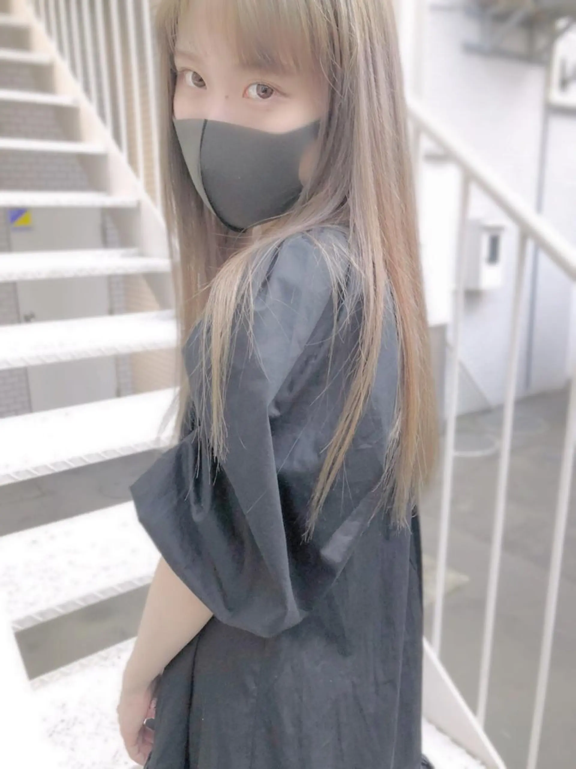 ロング カラー アッシュ ブリーチ 透明感カラー 山本 芳喜のヘアスタイル