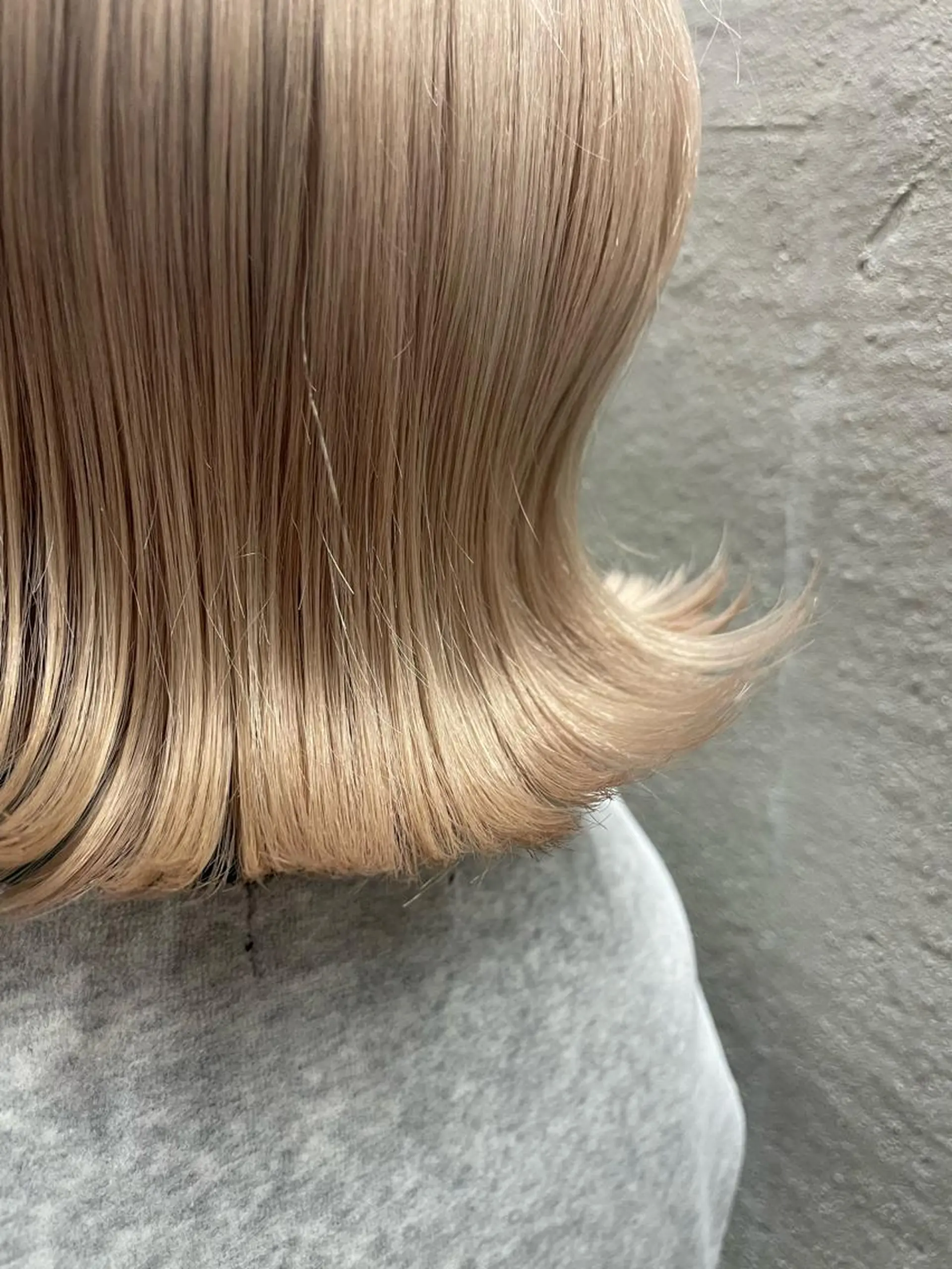 ミディアム カラー ベージュカラー ブリーチ 透明感カラー ハイトーンカラー ハイトーンベージュ ブリーチ/レイヤー 💙ayame💙のヘアスタイル