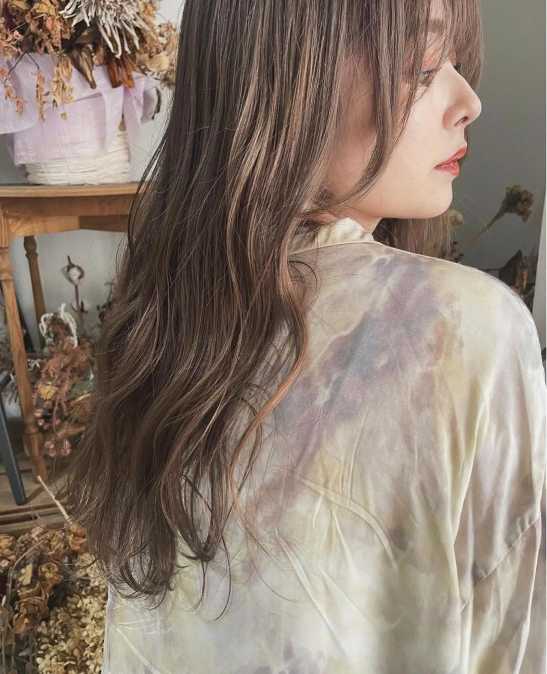 ロング カラー パーマ ヘアアレンジ キッズ ネイル マツエク・マツパ ブリーチ 透明感カラー ダブルカラー グレージュ ハイライトカラー ヘアカラー トリートメント ヘアセット 古賀 侑磨のヘアスタイル