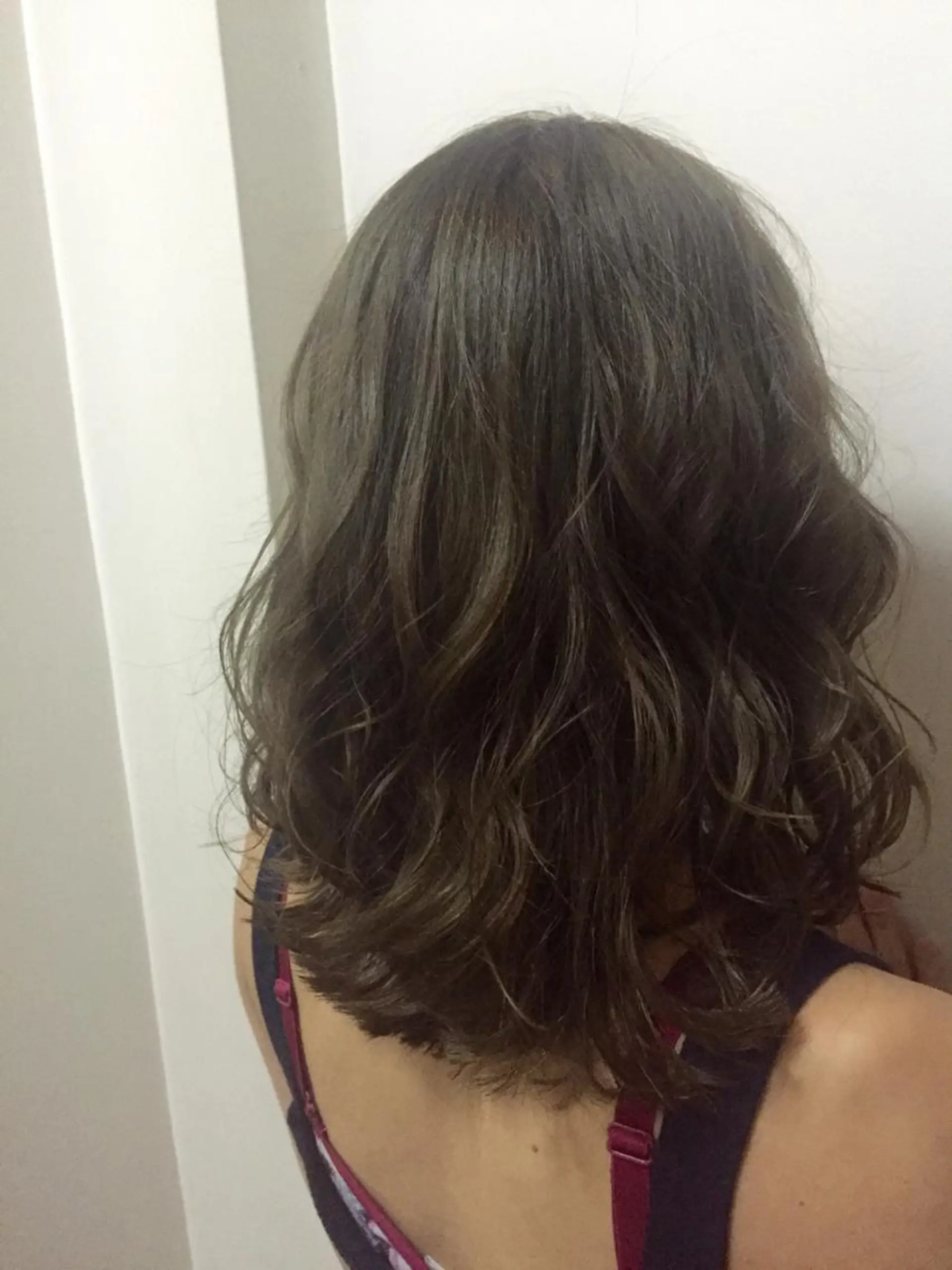 ミディアム セミロング カラー パーマ グレージュ カーキグレージュ Heart's所属・若杉 諒のヘアスタイル