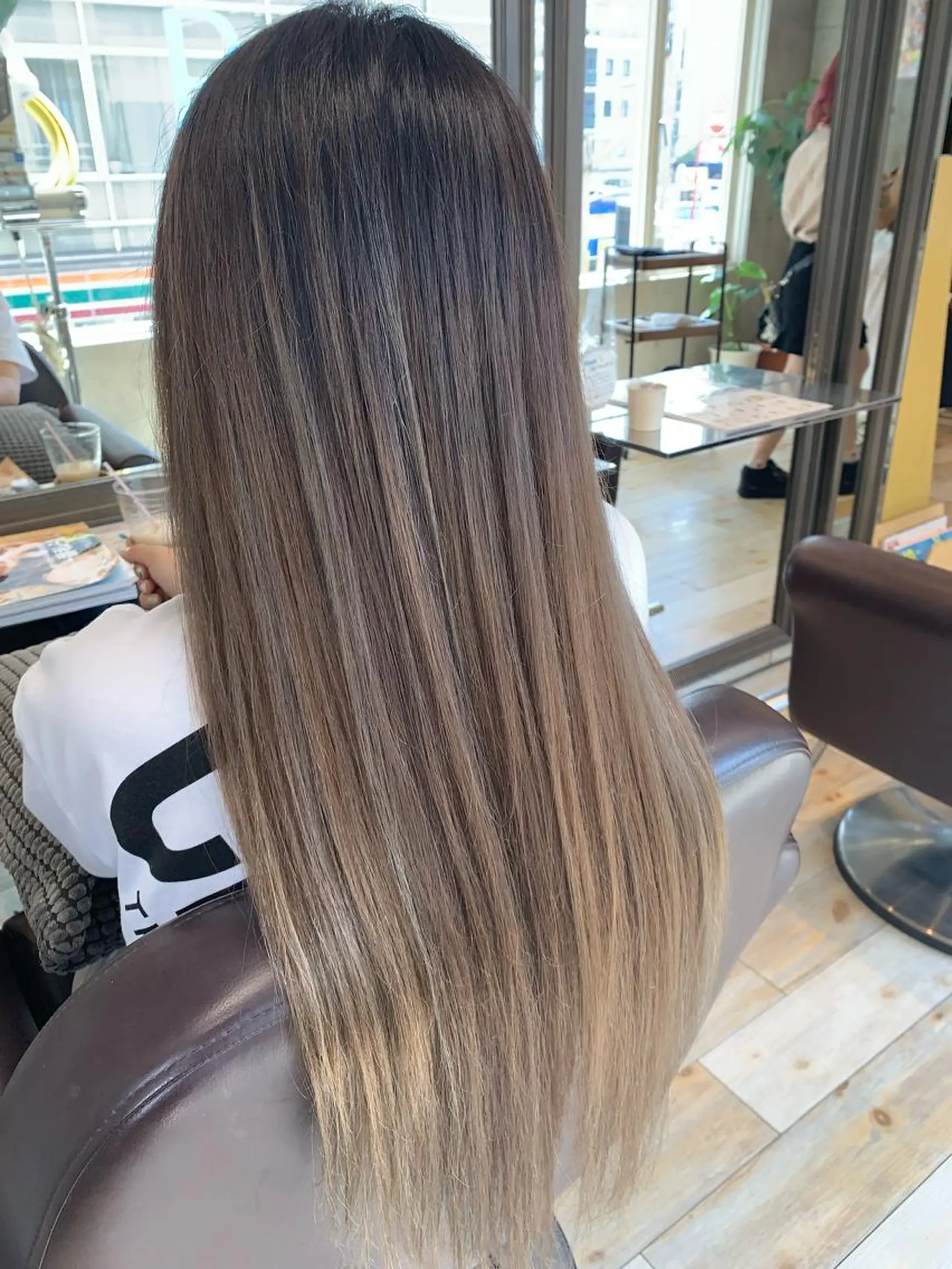 ロング カラー グラデーションカラー にった みずきのヘアスタイル