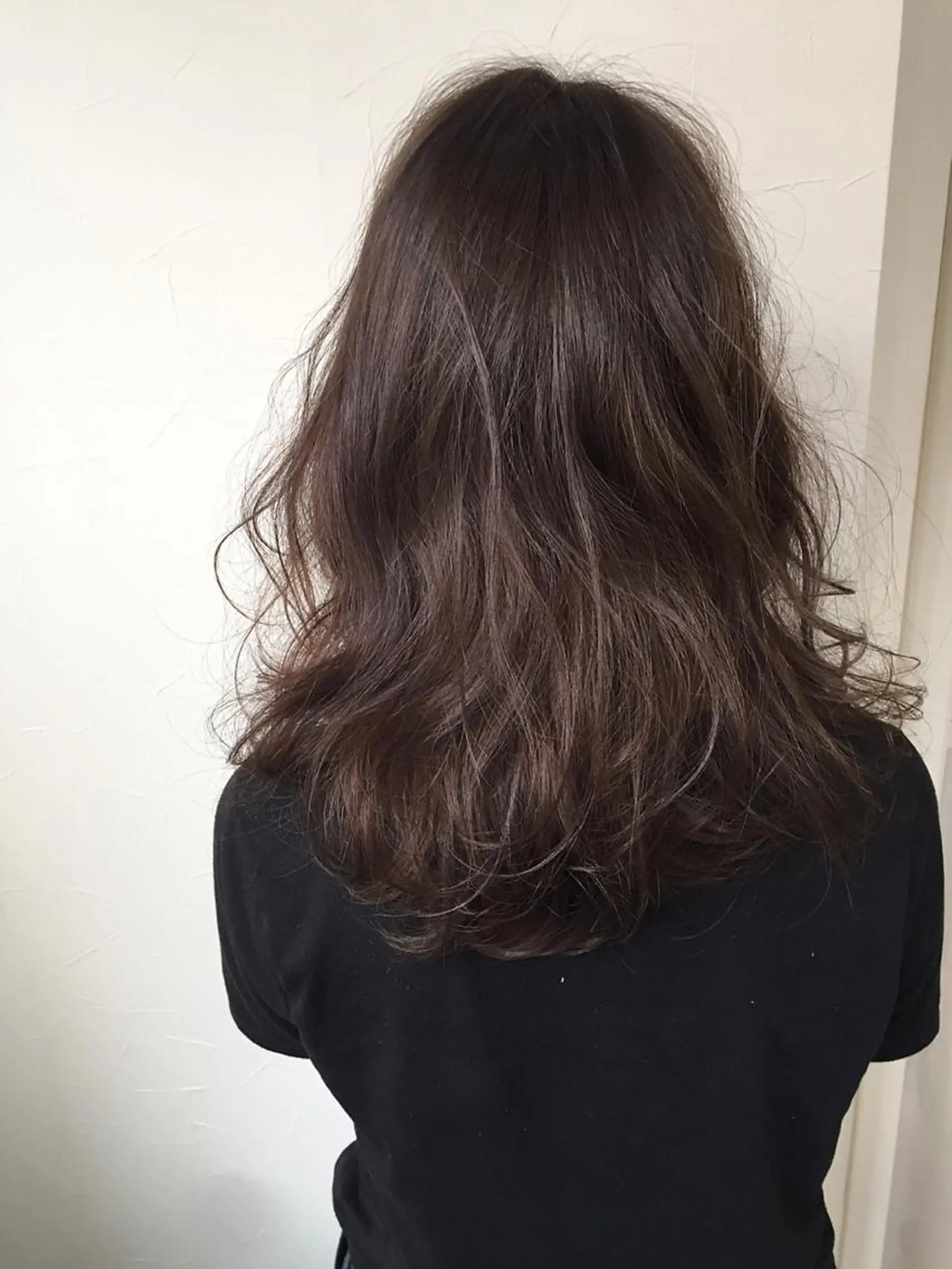 ロング カラー グレージュ ハイライトカラー ラベンダーカラー ラベンダーグレージュ ラベンダーグレー WHOLE所属・花井 啓好のヘアスタイル