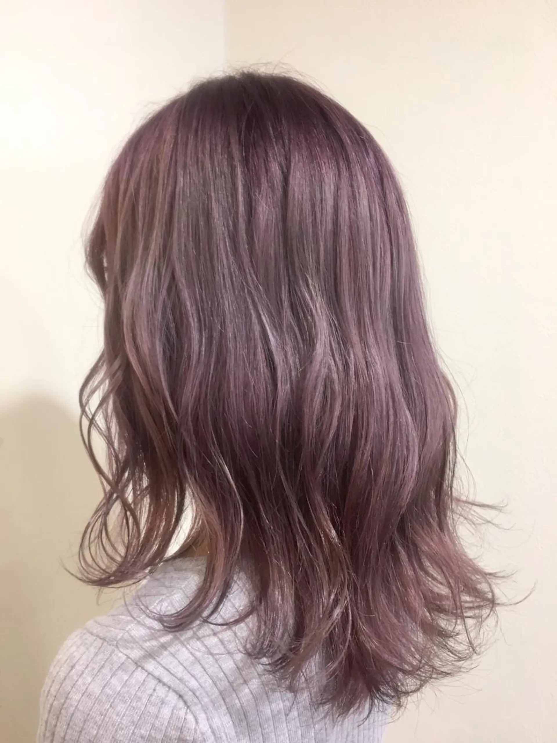 カラー 工藤 綾華のヘアスタイル