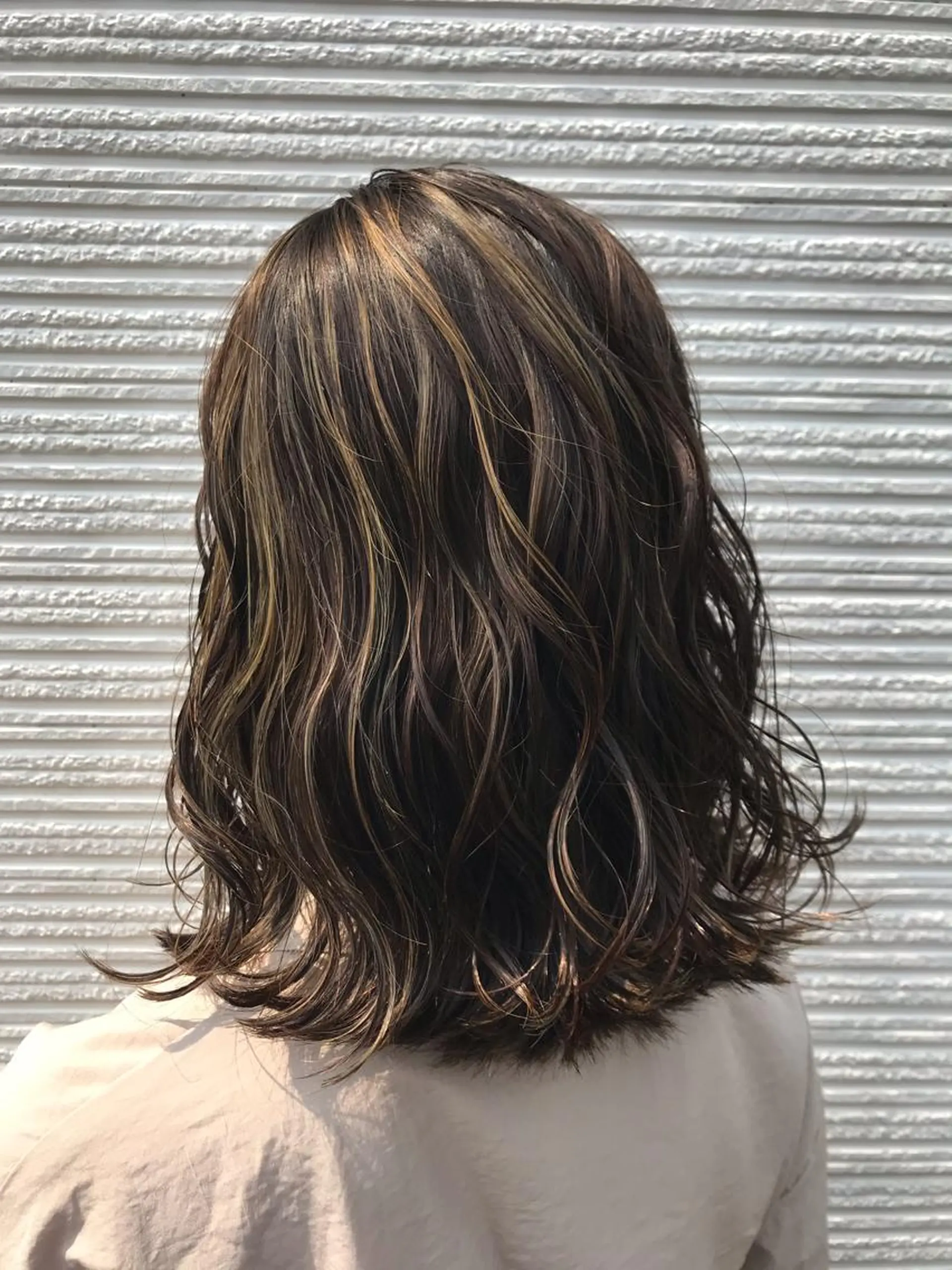セミロング カラー ハイライトカラー ハイライト ヘアカラー more栄矢場町店所属・⚡️デザインカラー ⚡️豊住 光輝のヘアスタイル