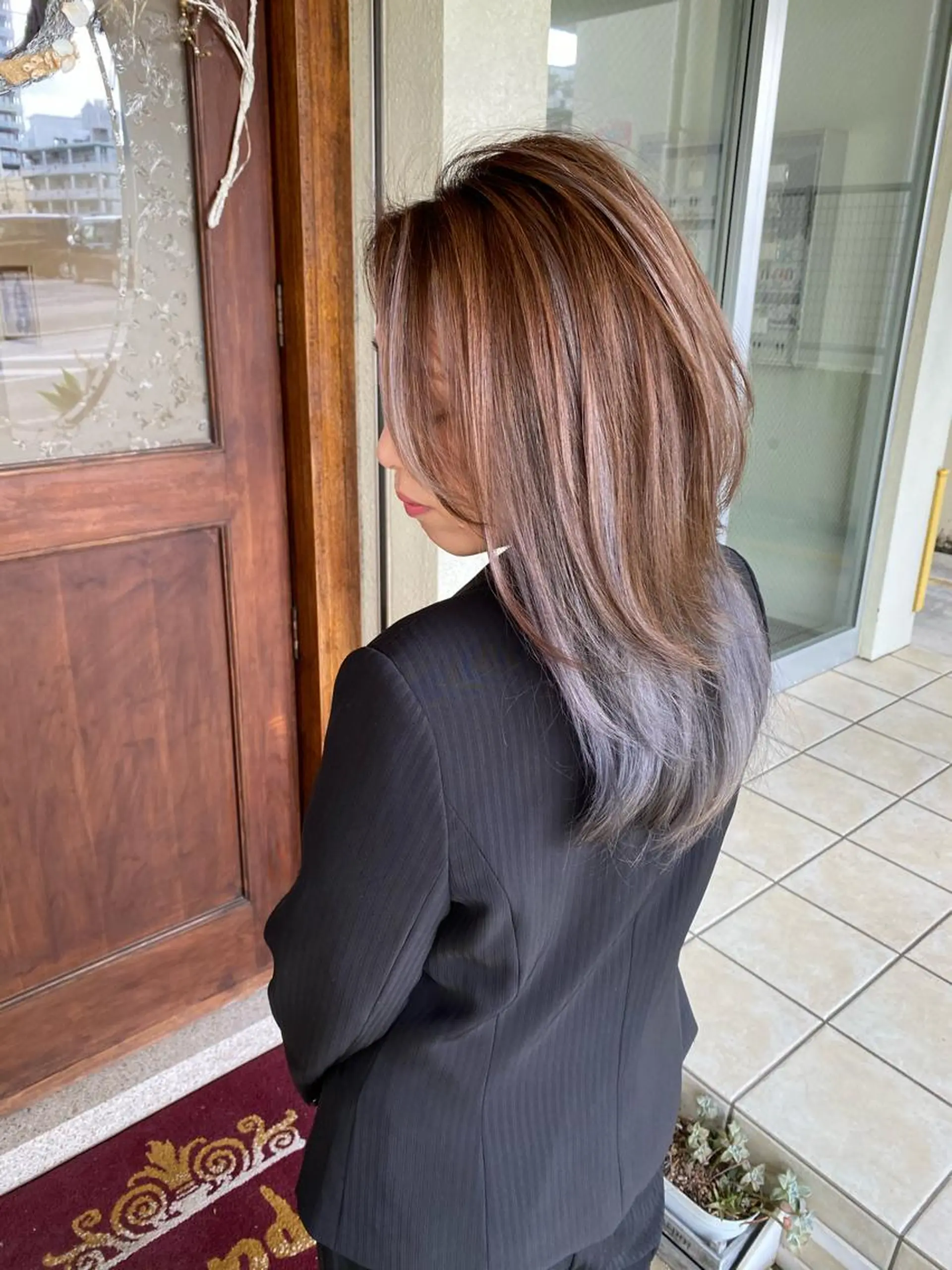 ミディアム カラー バレイヤージュ ハイライトカラー ハイライト レイヤーカット カット ヘアカラー grand juteのヘアスタイル