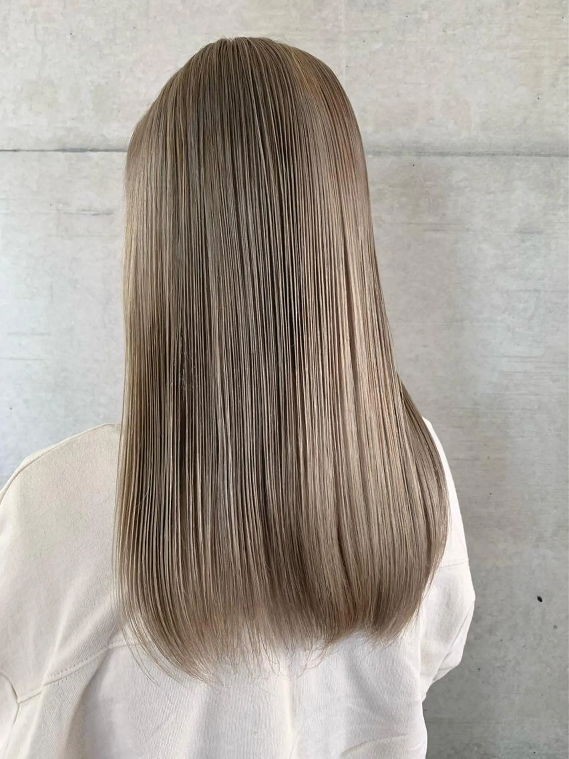 ロング カラー ブリーチ ブロンド ハイトーンカラー 髪質改善 ヘアカラー トリートメント 西岡 優太のヘアスタイル