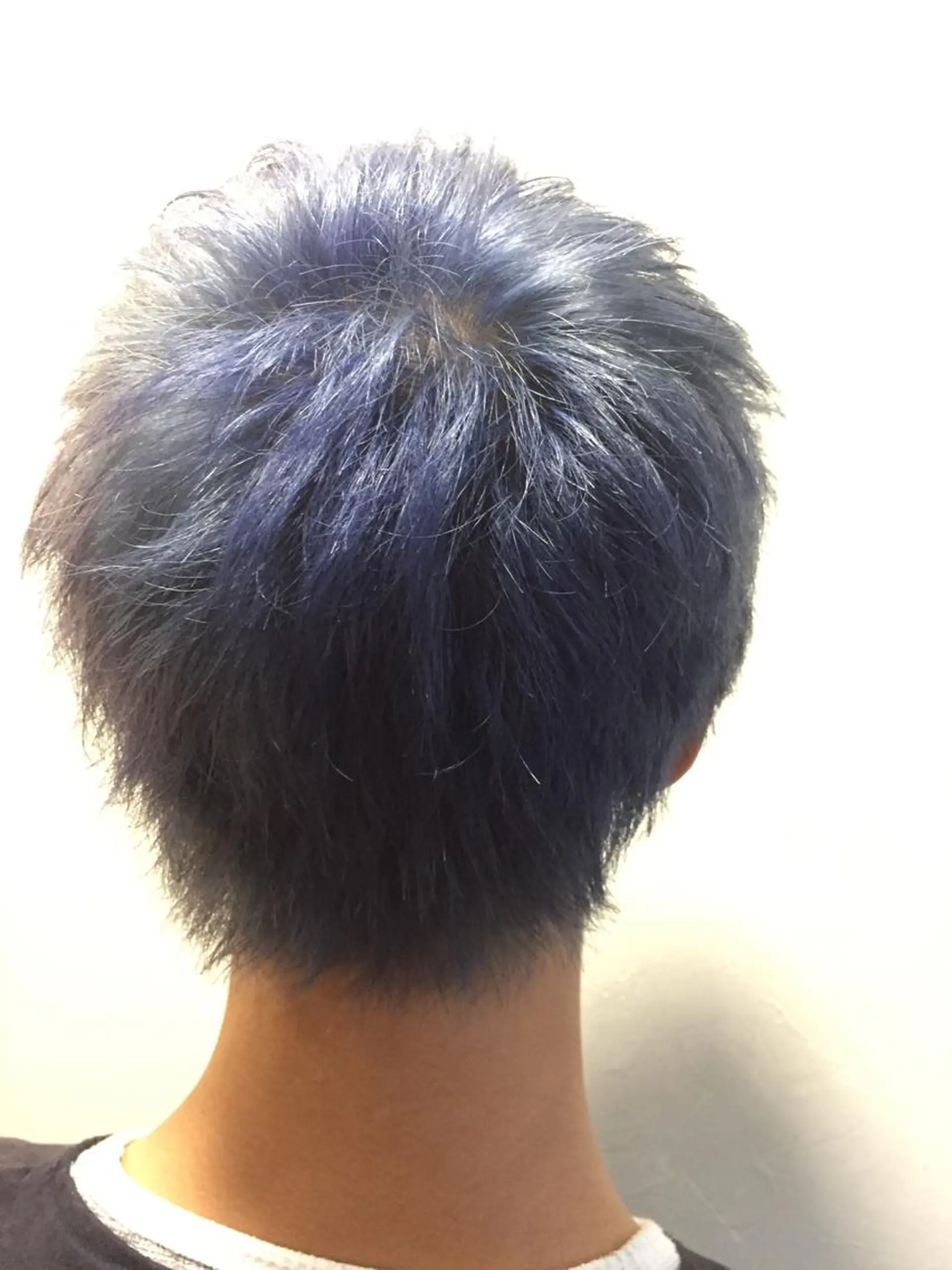 ショート カラー メンズ アッシュ シルバー シルバーアッシュ ヘアカラー 髪質改善/痛ませ ないカラー/西村航大のヘアスタイル