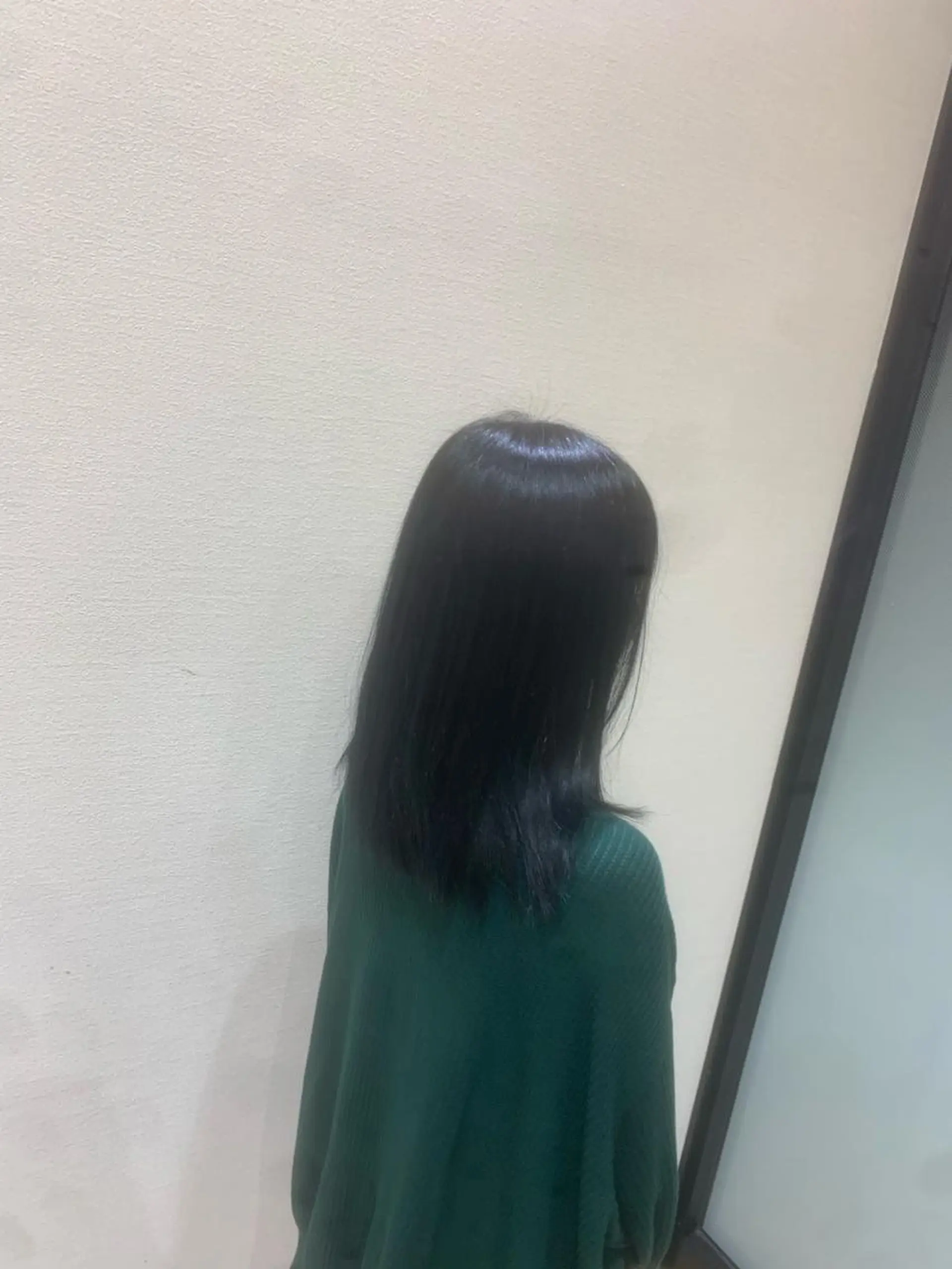 カラー 黒髪 ブルーカラー ブルーブラック ヘアカラー 澤田 凌真のヘアスタイル
