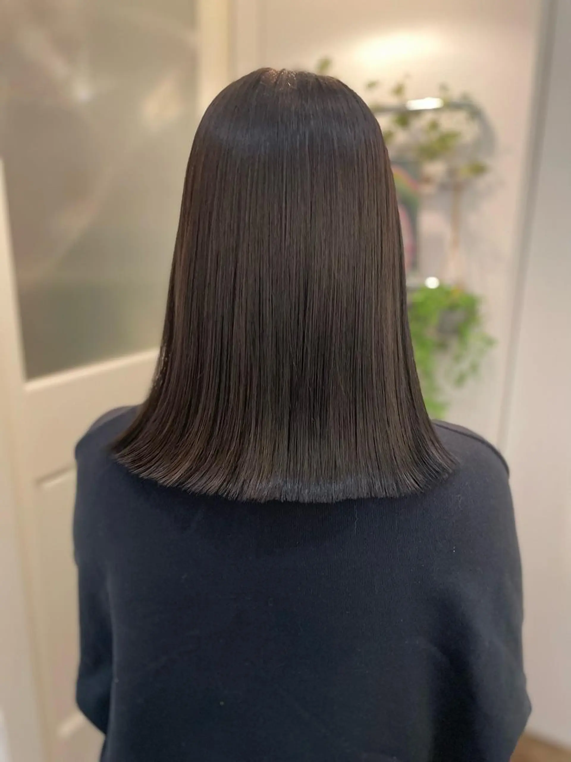 ミディアム カラー 切りっぱなしロブ 外ハネヘア ブリーチなしで透け感 暖色カラーボブaoiのヘアスタイル