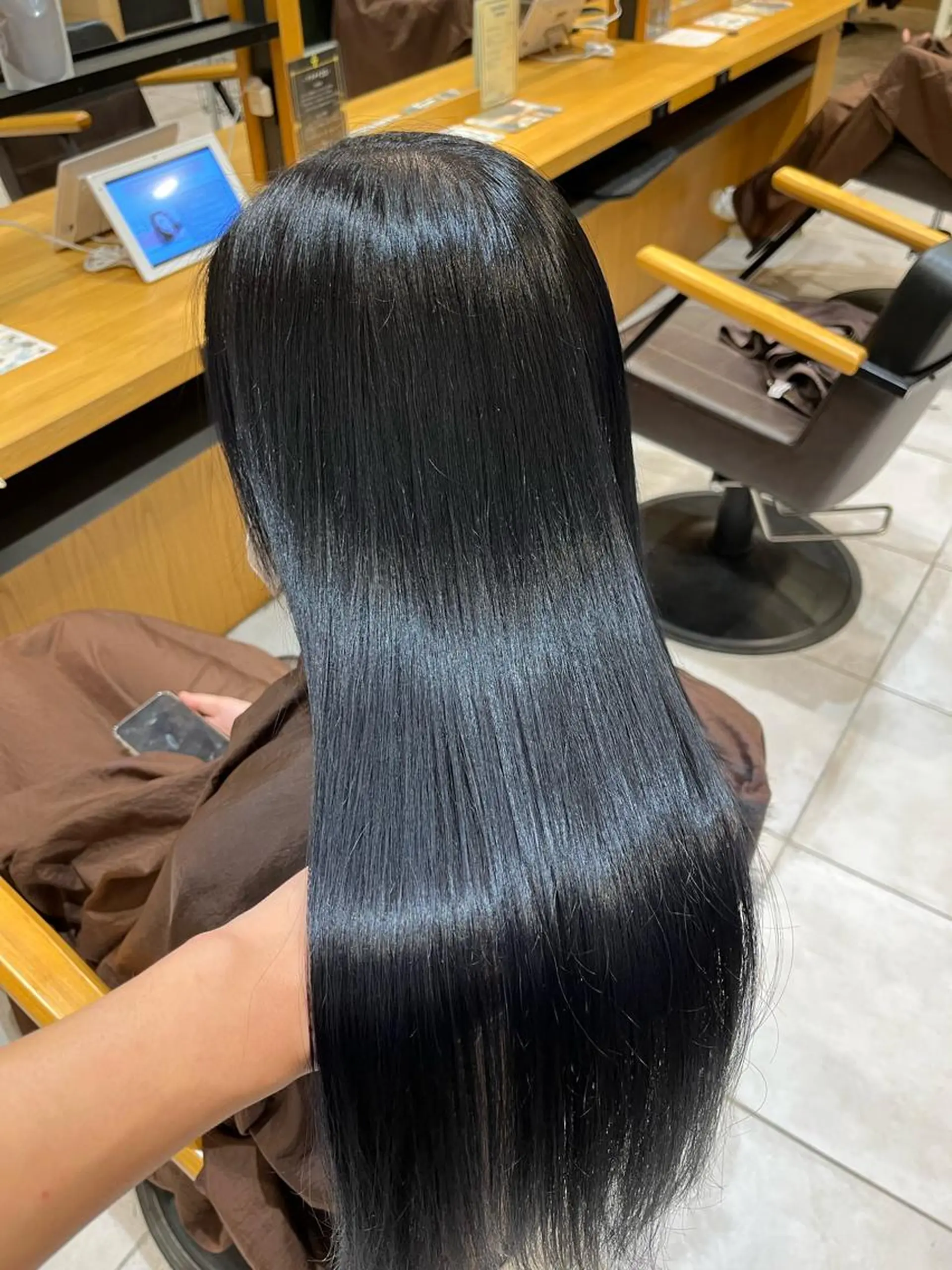 ロング カラー 黒髪 ブリーチ ブルーカラー ブルーブラック トリートメント ヘアカラー トリートメント 名古屋／デザイン／ ブリーチ/松井亮磨のヘアスタイル