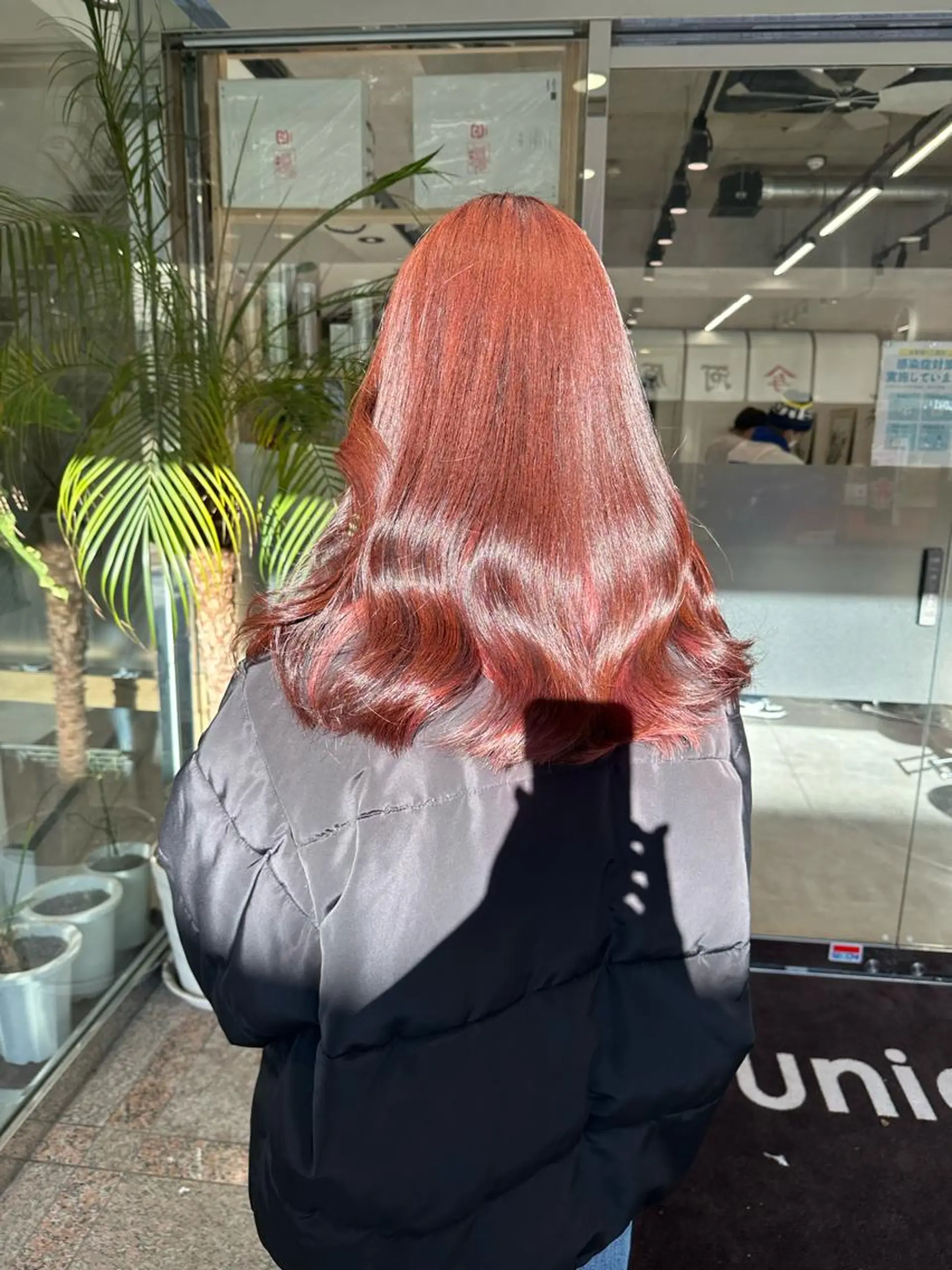 ミディアム カラー レイヤー/顔まわり カット/地毛風カラーのヘアスタイル