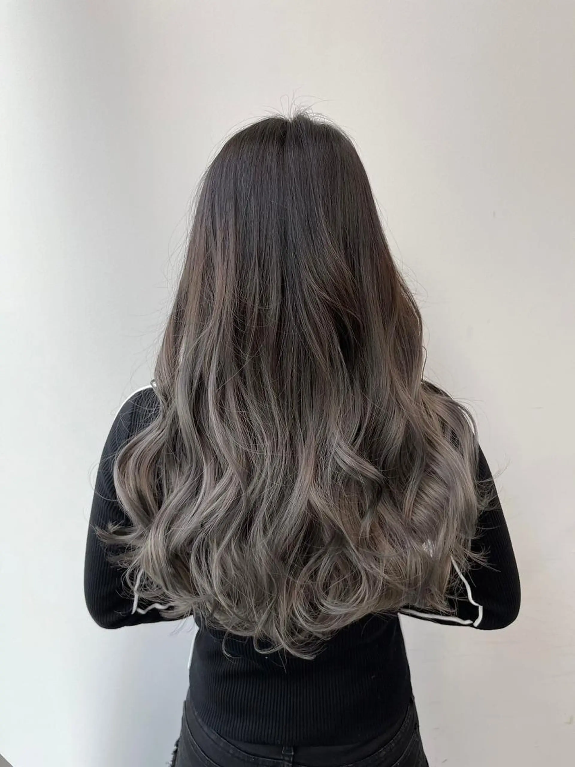 ロング カラー バレイヤージュ ブリーチ ダブルカラー イヤリングカラー ハイライトカラー 【公式】amble luxe 中野のヘアスタイル