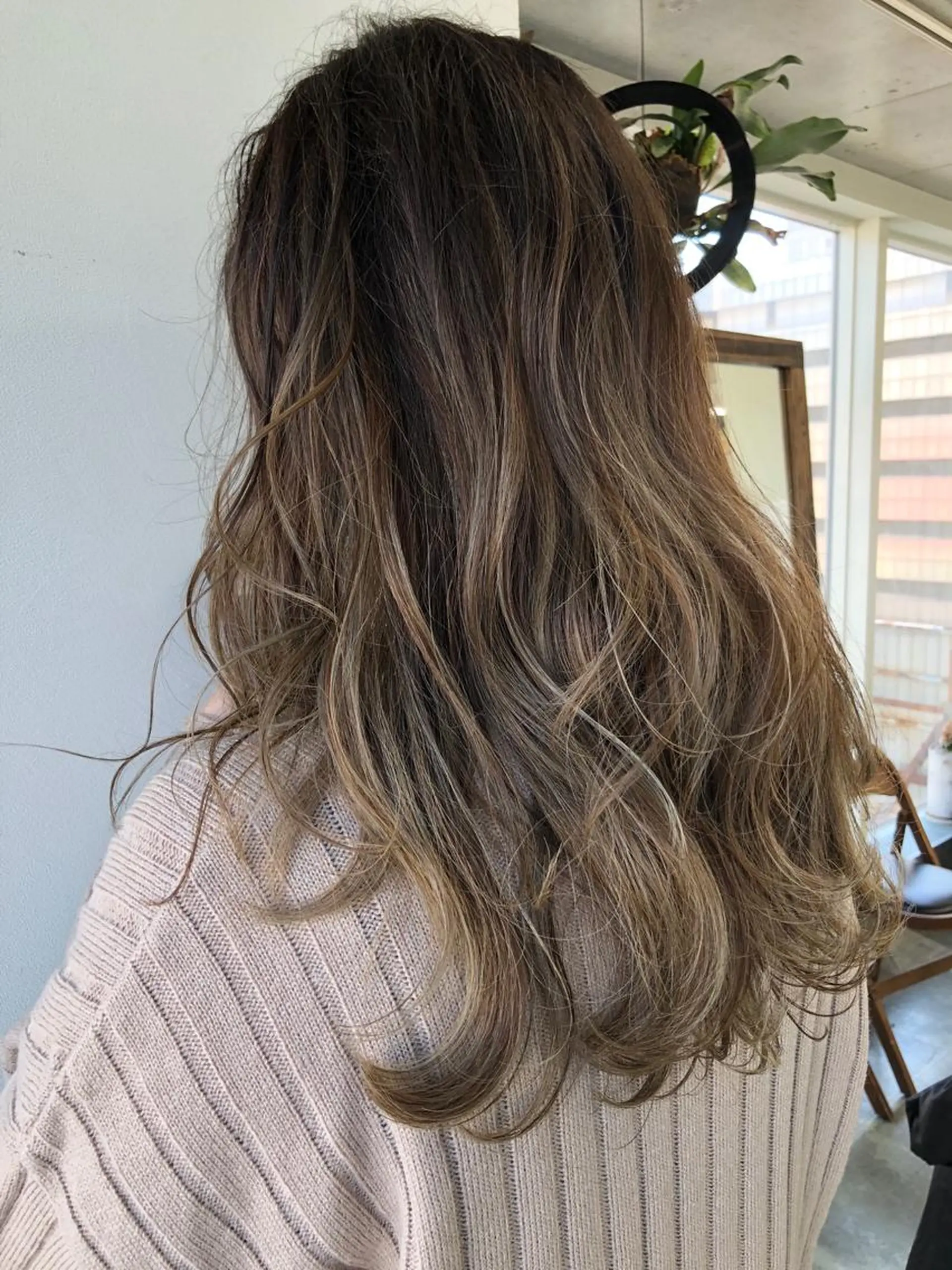 ロング ハイライト ヘアカラー トリートメント 小澤大輔 YOLO hairのヘアスタイル