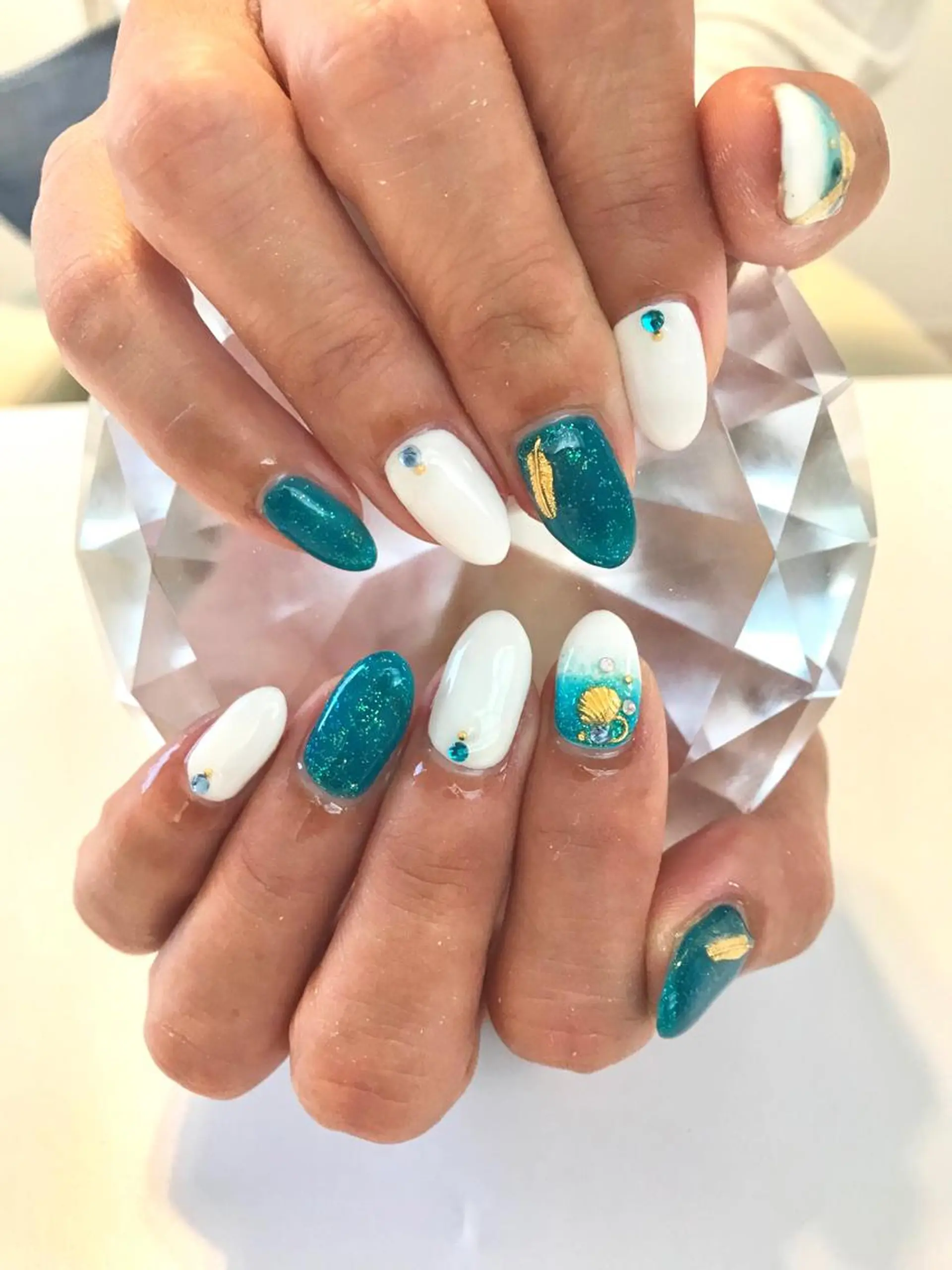 ネイル アートネイル ブルー グリーン オフィスネイル シンプルネイル yuko （ネイリスト）のネイルデザイン