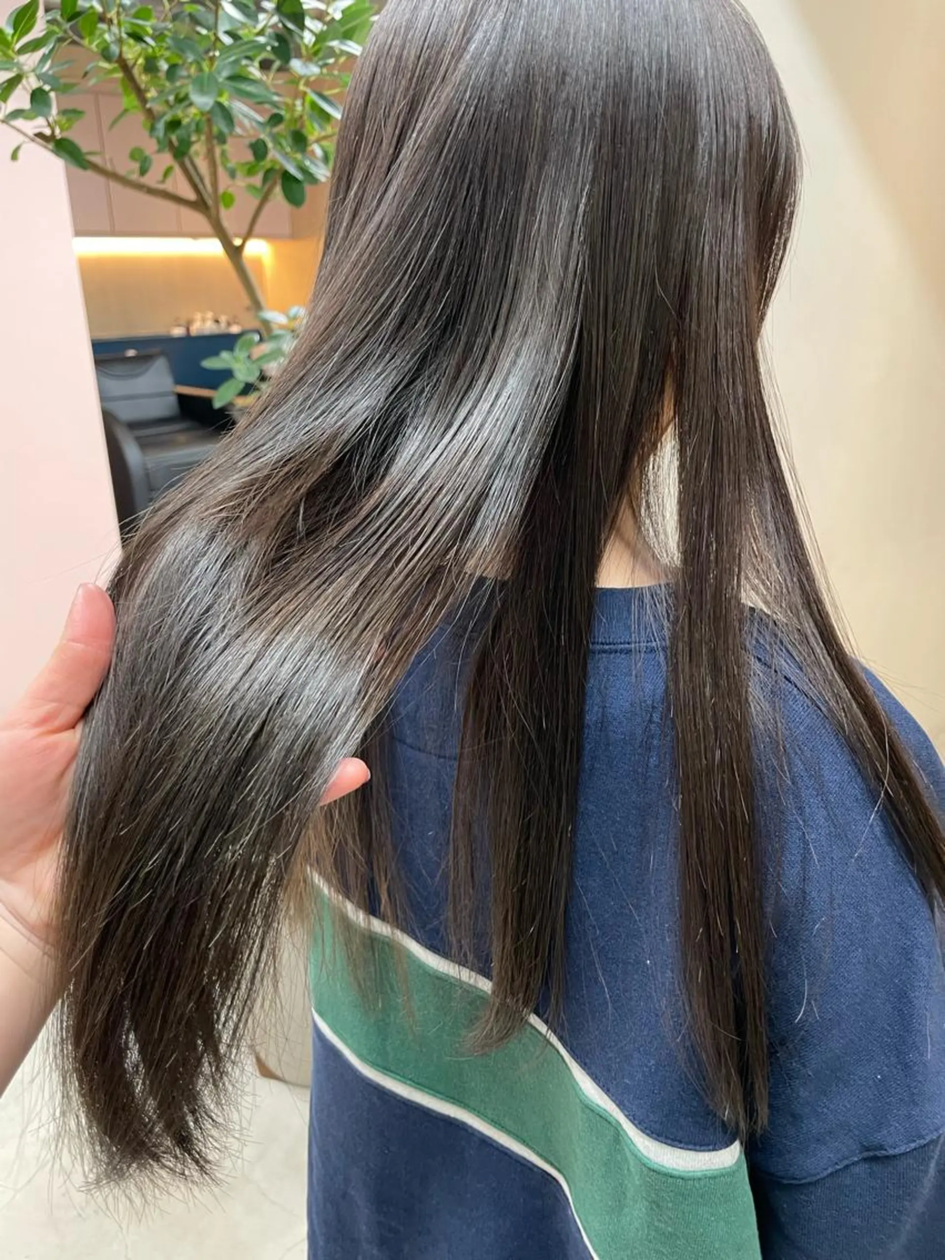 カラー 若月 あやかのヘアスタイル