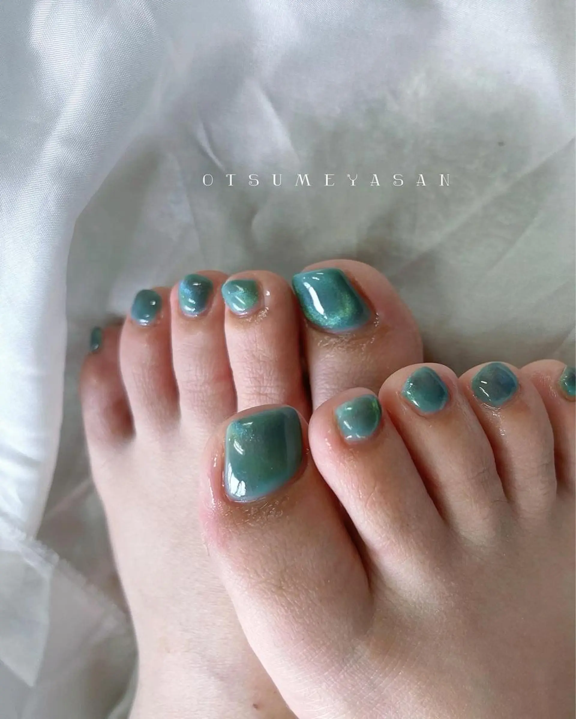 ネイル オーロラネイル ブルー ゴールド 韓国ネイル ラメ(グリッター) otsumeyasan所属・わたなべ ちかのネイルデザイン