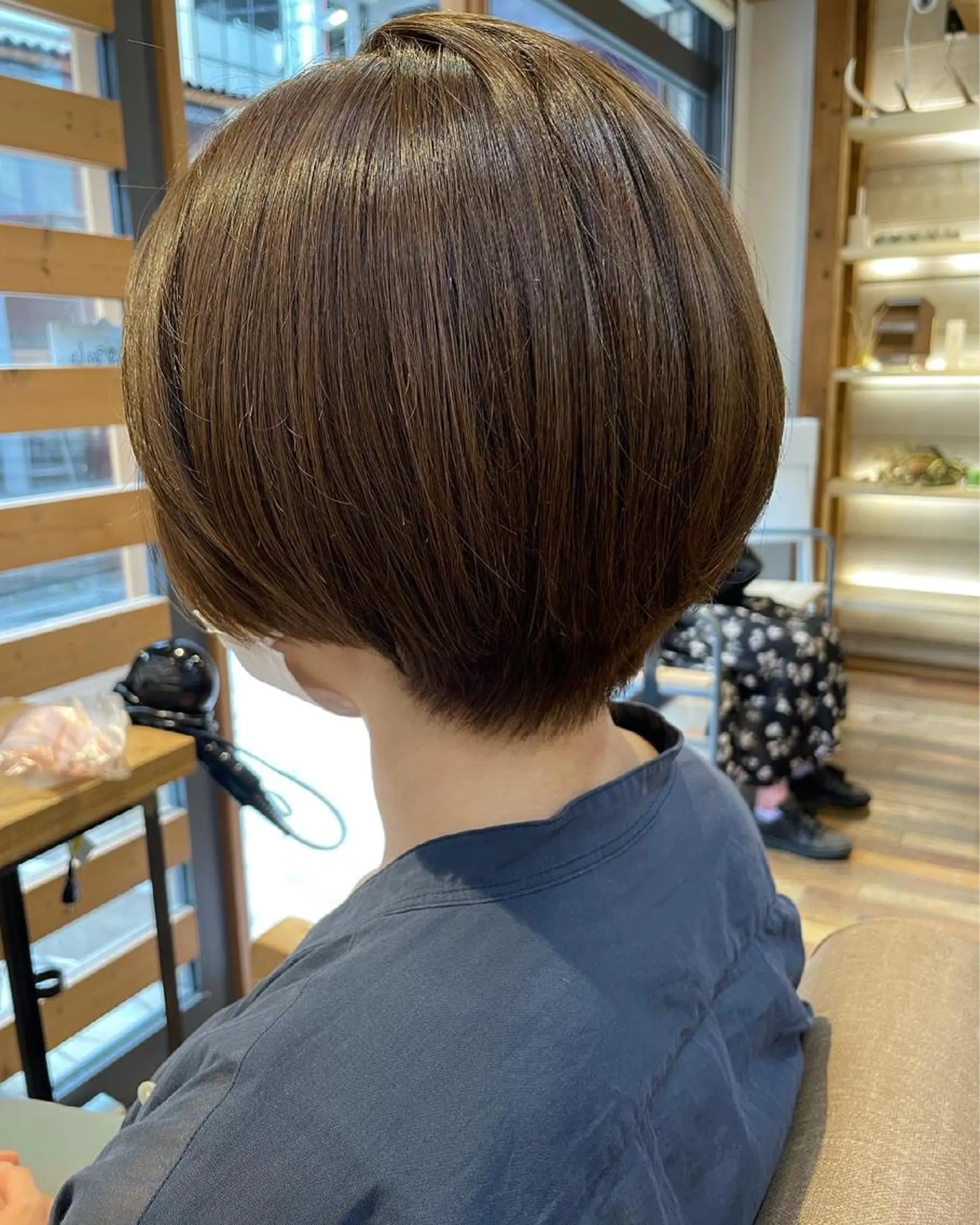 ショート カラー あずまぐち めぐみのヘアスタイル