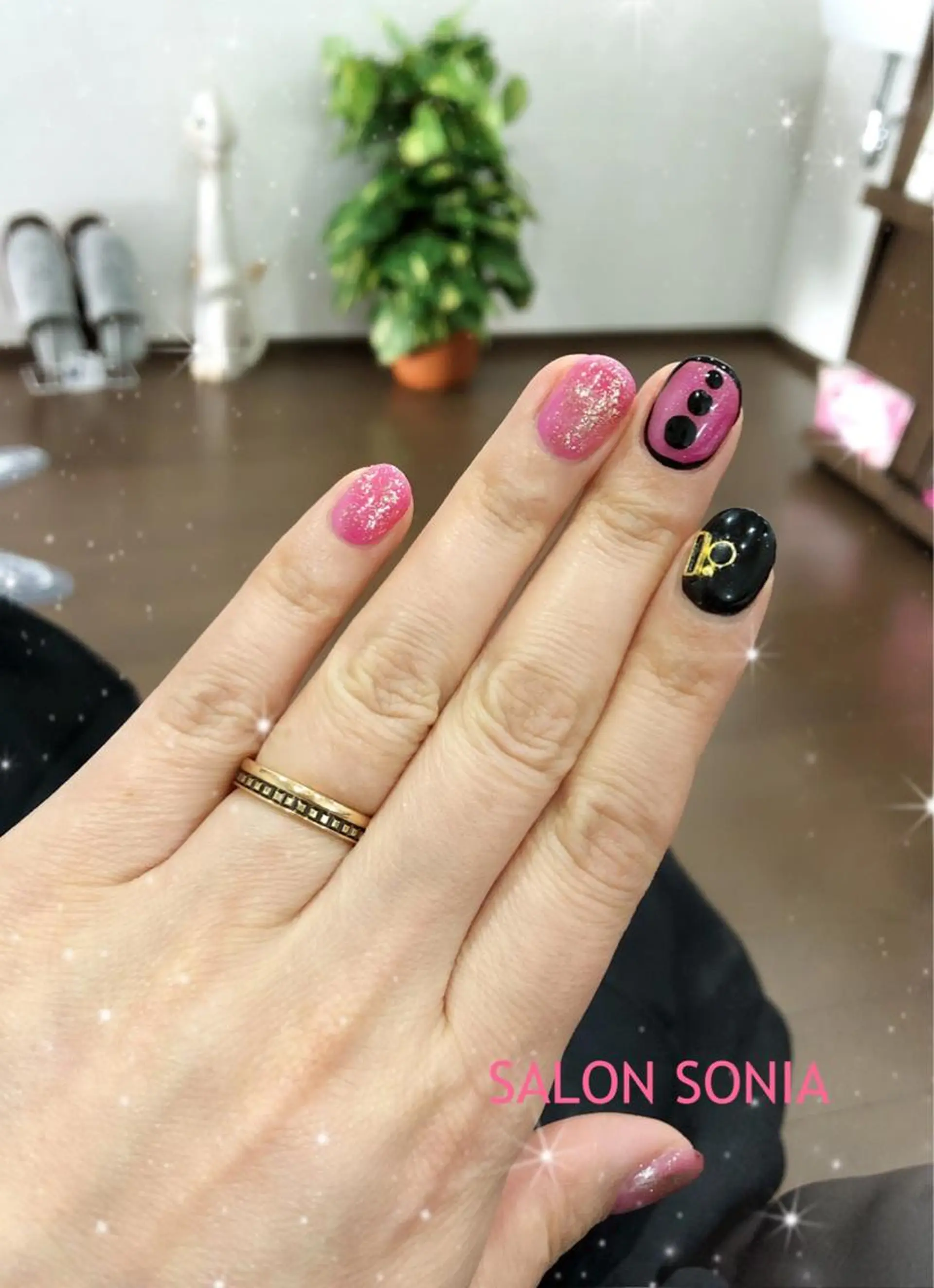 ネイル ハンドネイル 小顔・毛穴・たるみ ネイル　似内真樹のエステ・リラクイメージ