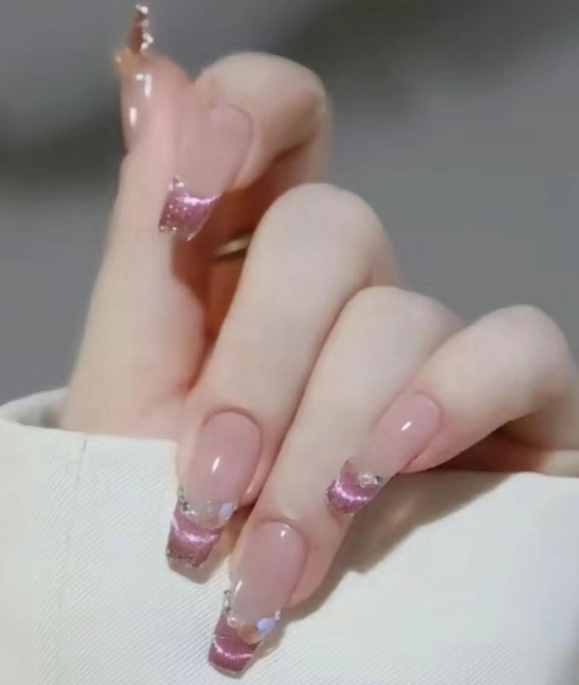 ネイル アートネイル 長さ出し ネイルチップ Queens PUPUのネイルデザイン