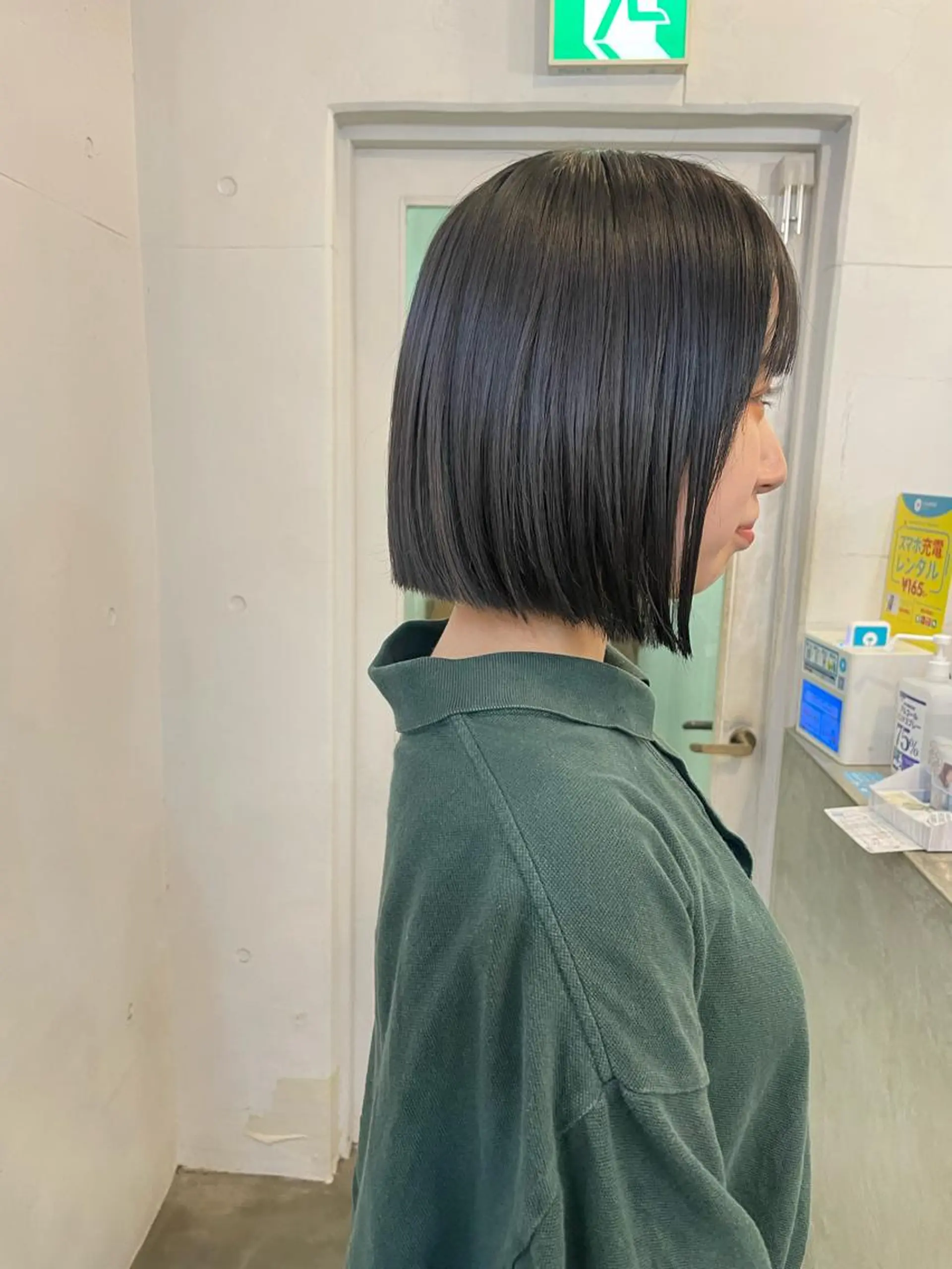 ショート カラー 黒髪 ダークグレー ダークグレージュ グレージュ レイヤー　べージュ 白石研太のヘアスタイル