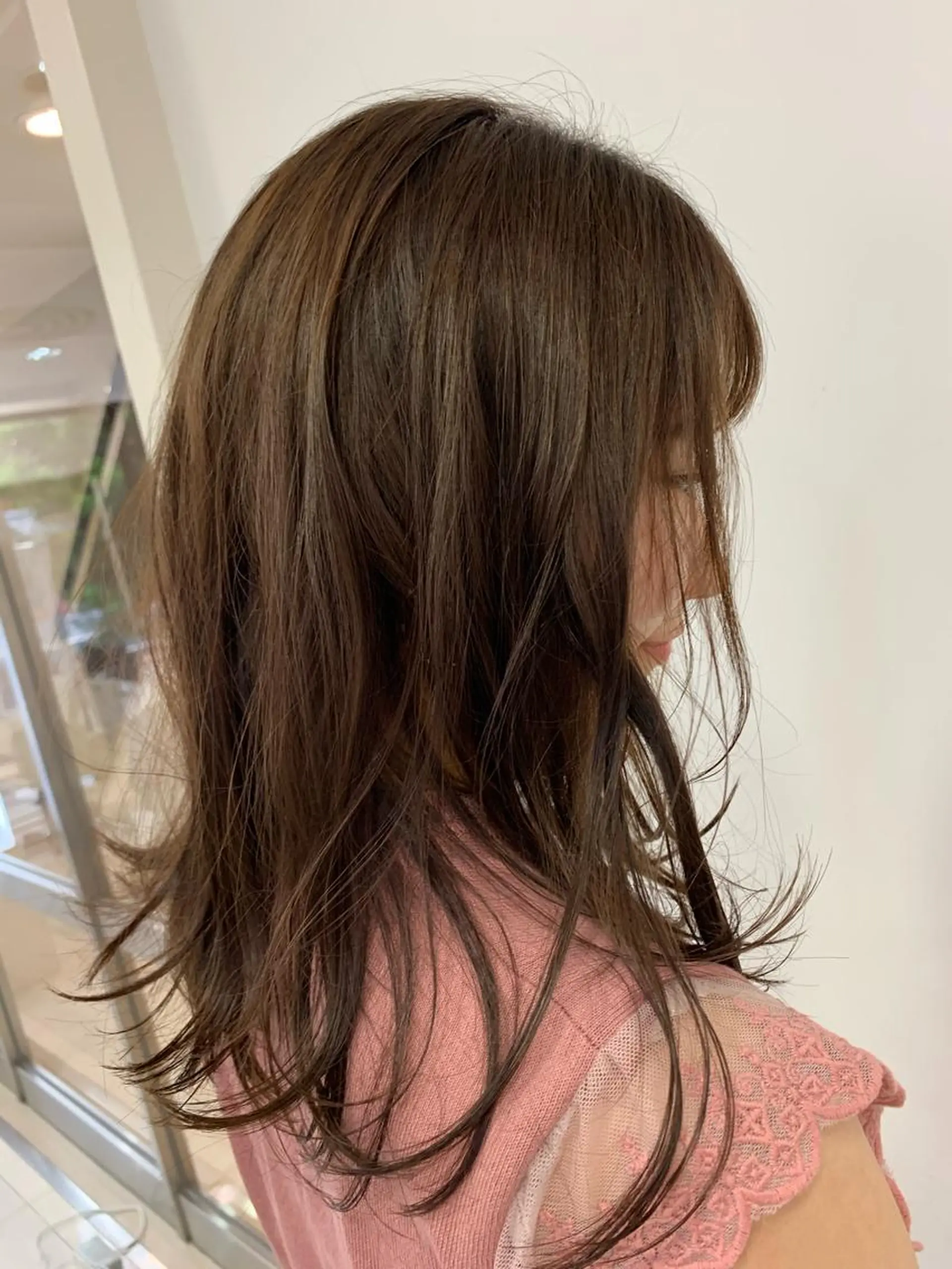 ミディアム CHIC 岩下真衣のヘアスタイル